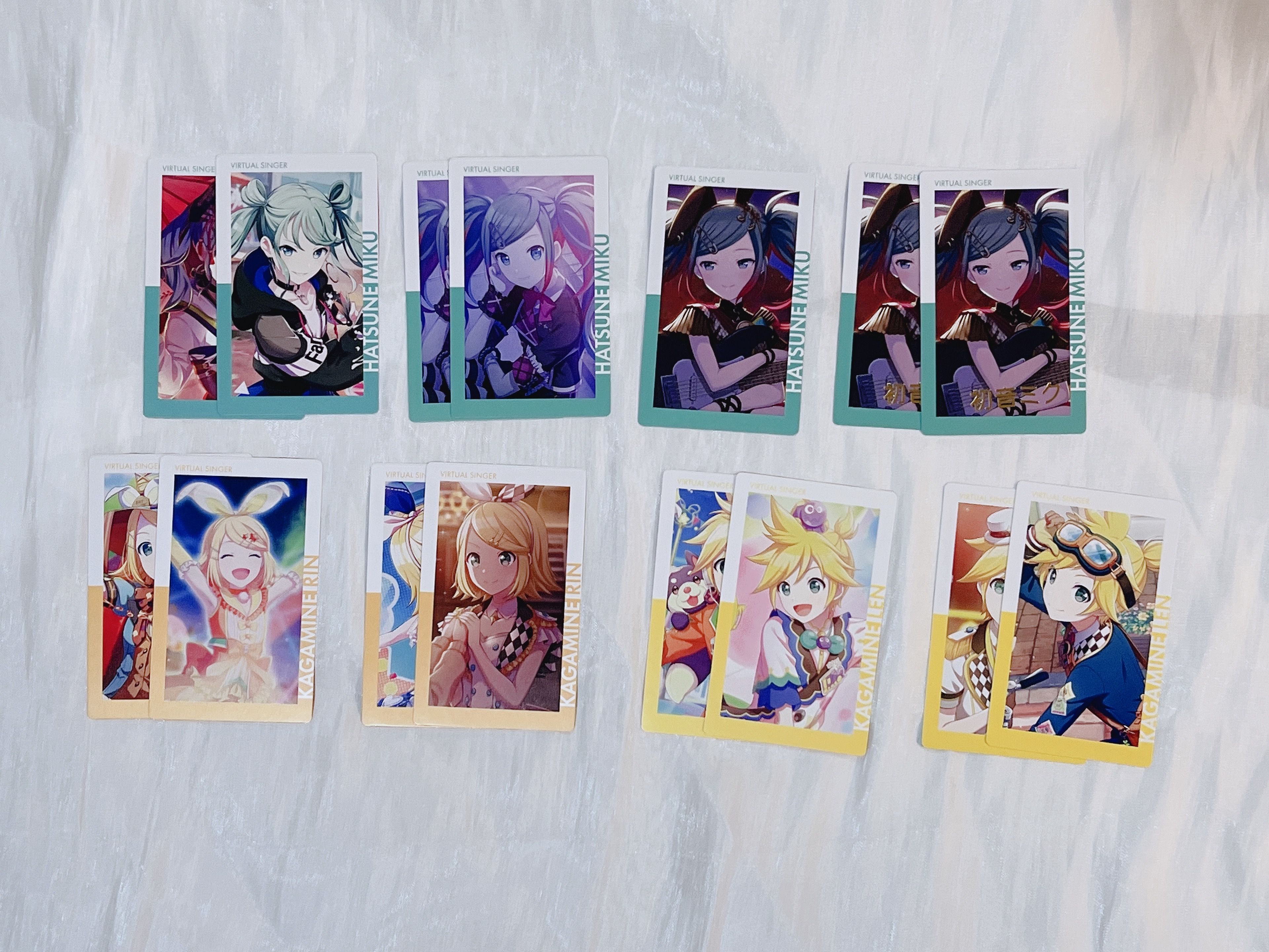 小卡（以同角色為組售，普卡＋金簽）