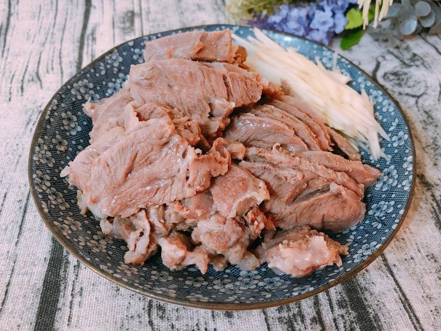 台灣生鮮溫體豬頰肉（嘴邊肉）/1斤裝