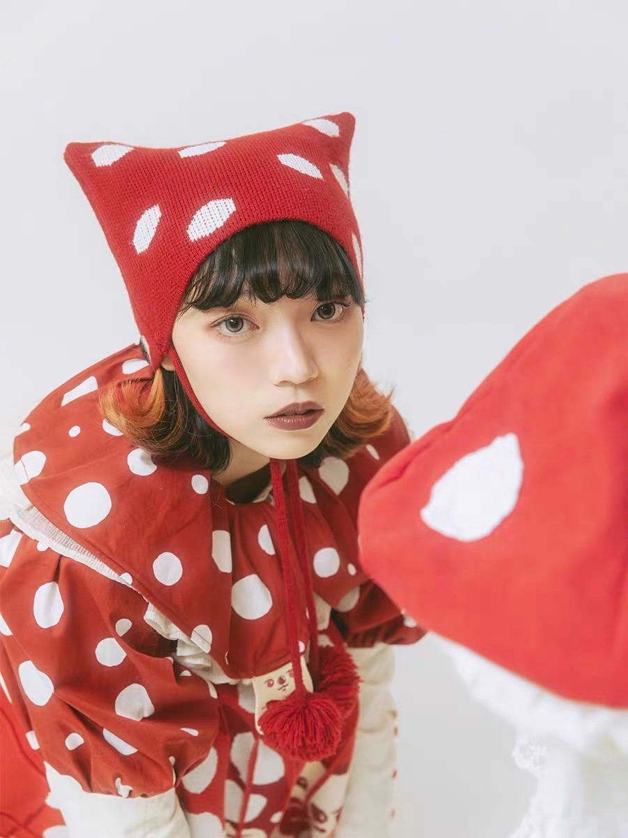 Meugler 奇幻馬戲團  紅蘑菇波點貓耳針織帽