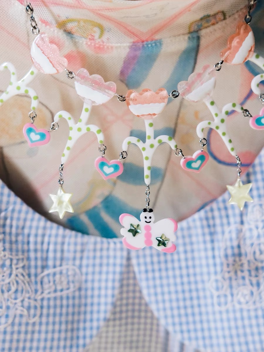 Meugler 手拉手鬱金香蝴蝶亞克力水鑽項鍊