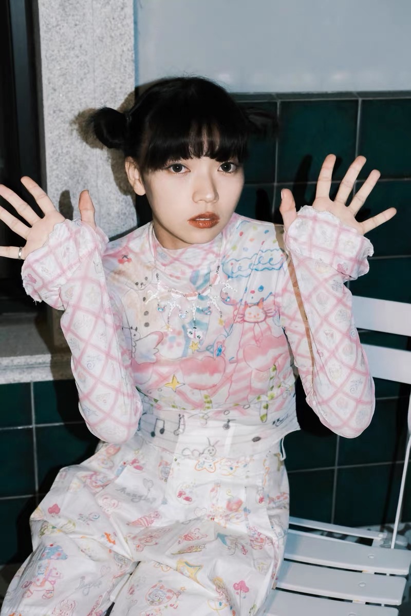 Meugler 手繪小狗鬱金香網紗防曬打底衫