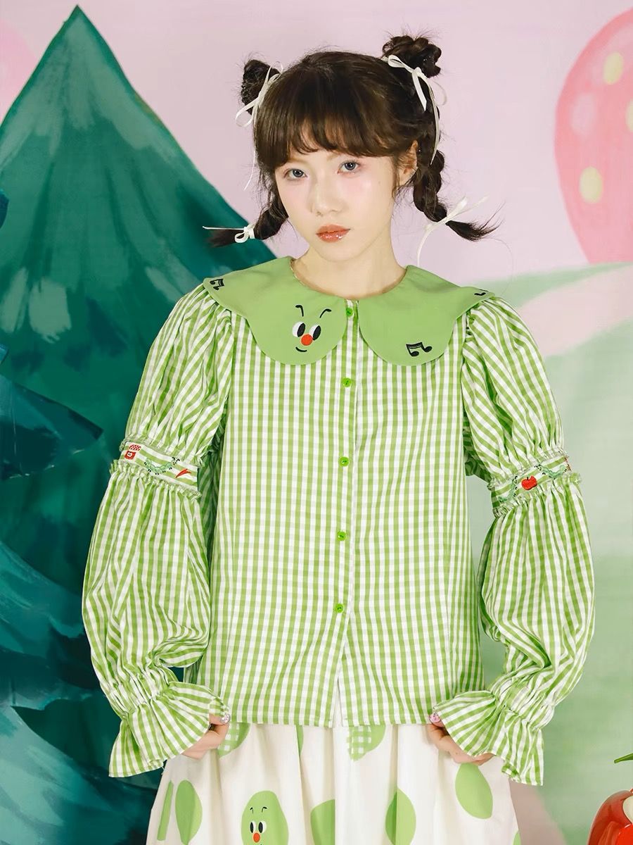 New🫧蘋果綠色蟲蟲刺繡領泡泡袖宮廷襯衫