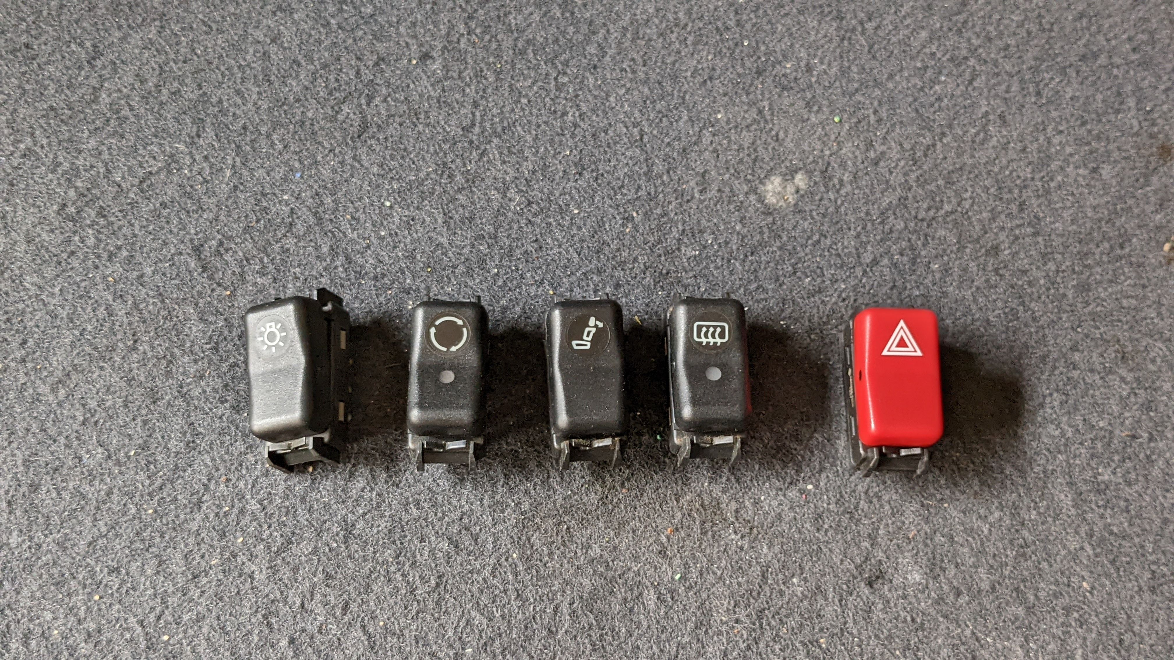 0915前期（金額為9999的物品請聯繫FB郵寄或自取）