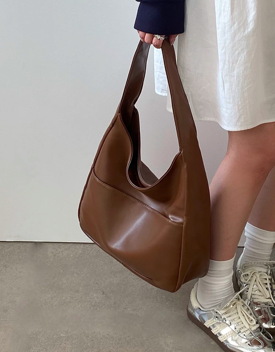 【秋夜微風】咖黑2色✨大容量軟皮水桶包通勤托特包👜（點擊下滑可看詳細介紹）