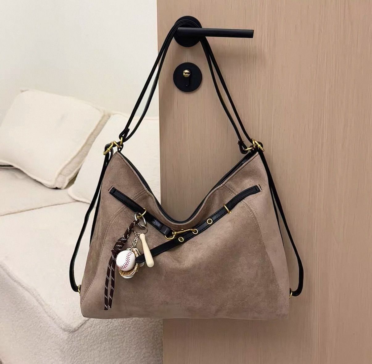 秋天3配色🍂【秋日隨行】- 贈棒球吊飾‼️ 肩背/斜背/後背一包多背暖色系氛圍感包包（點擊下滑看尺寸）