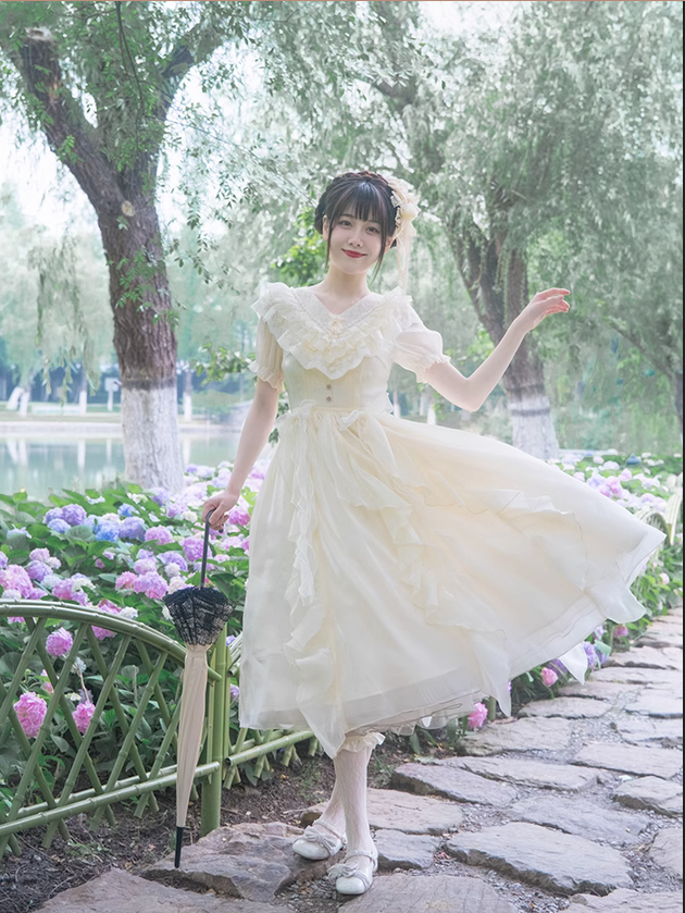 {白}【預購】lolita浮光遊夢 垂墜飄逸蝴蝶結不規則裁片蕾絲花邊木耳邊v領公主袖洋裝/短袖連身裙/連衣裙 日常蘿莉塔