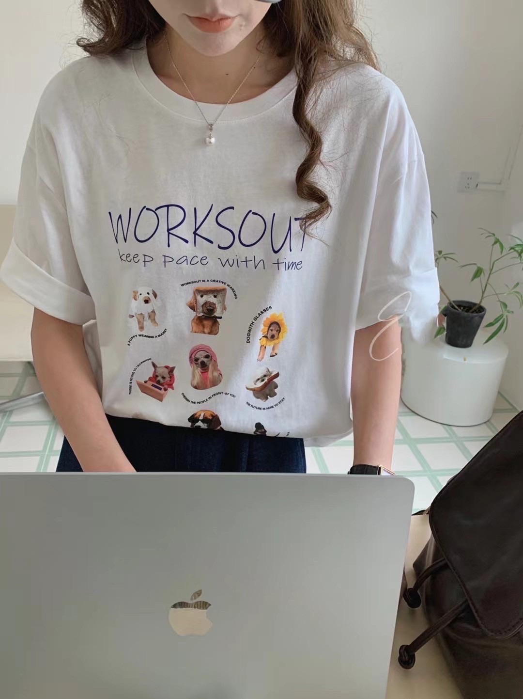 狗狗總動員🪐草寫英文寬鬆短袖::Qstore::