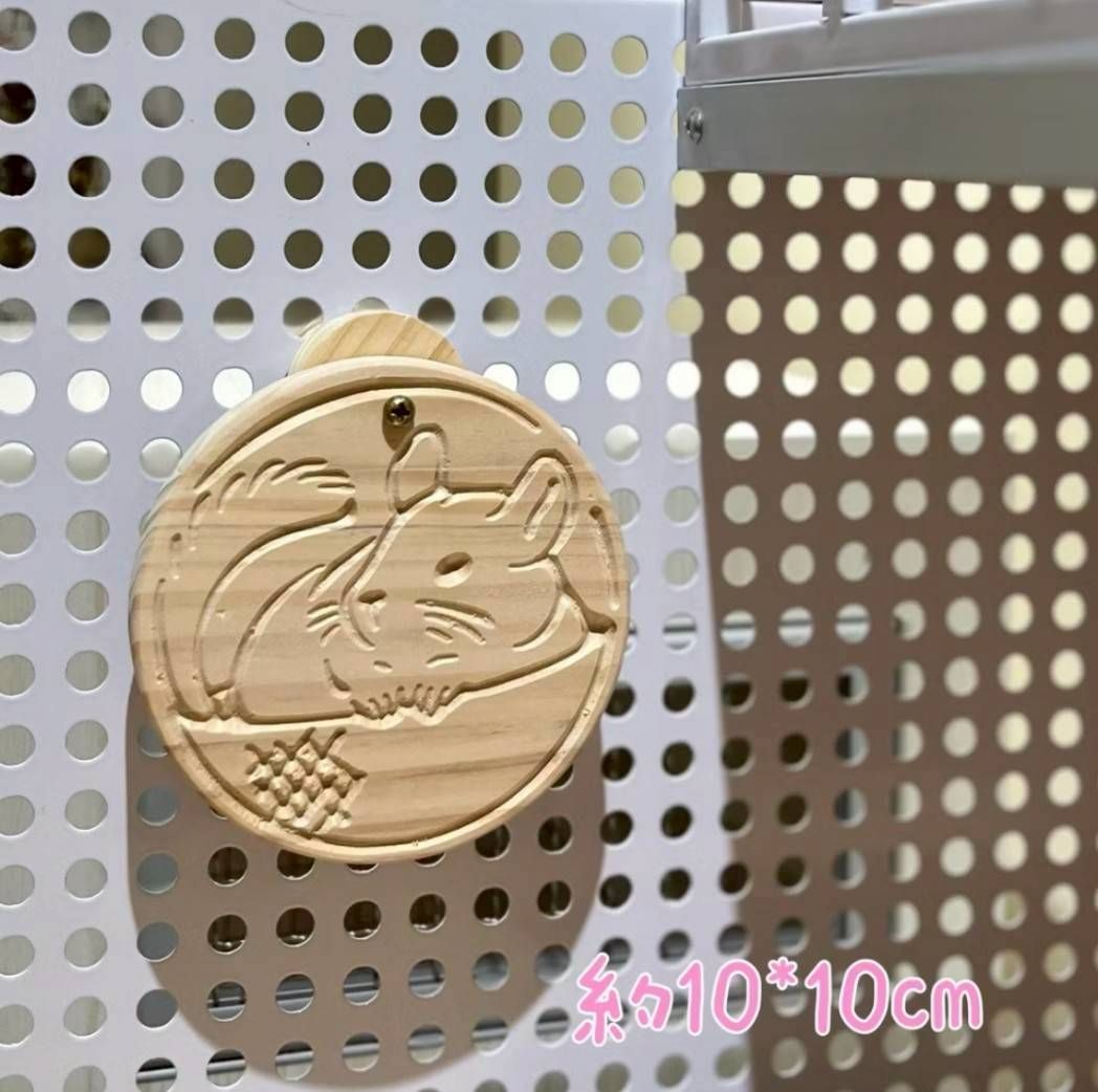 🏡龍貓安親班✨獨家商品✨高雄總店🏡「台灣現貨」原木松木製《龍貓安親班 Logo 造型掛件》龍貓玩具 磨牙 兔子 天竺