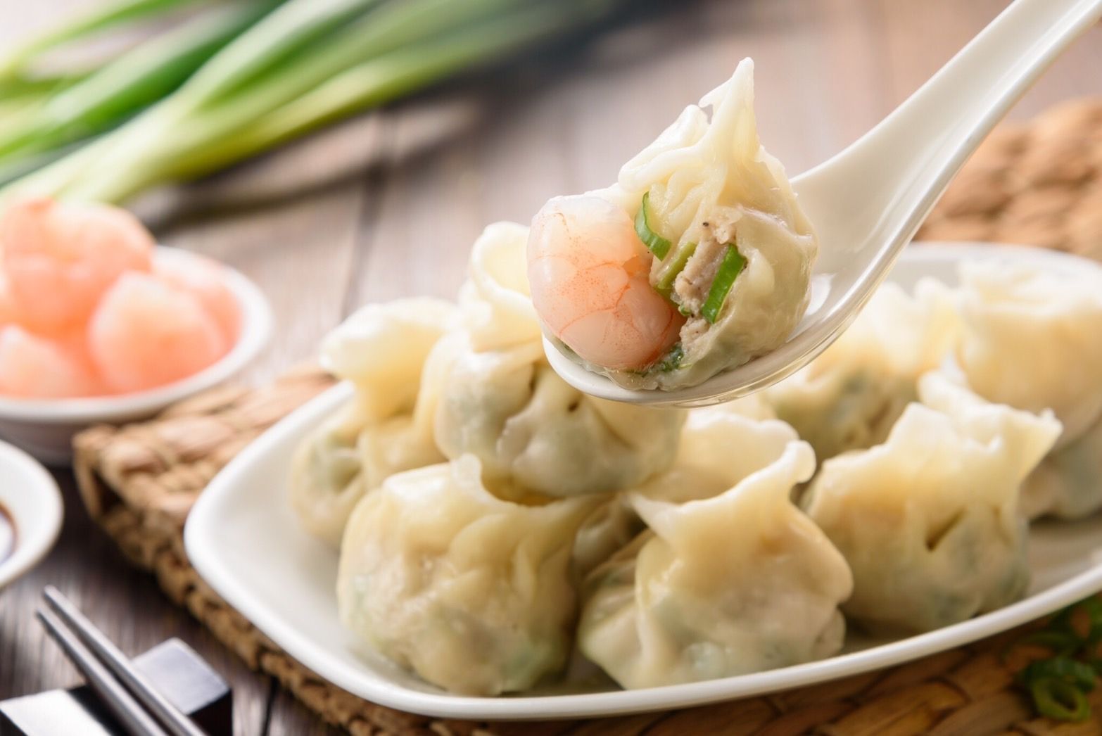蝦仁蔥肉水餃