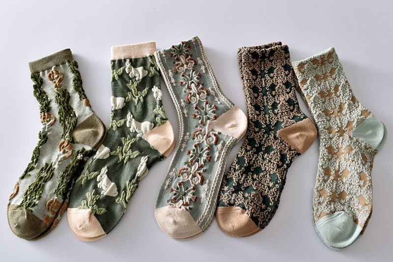 𝑻𝒉𝒆 𝑹𝒂𝒅𝒊𝒐 𝑪𝒍𝒖𝒃 莫內花園復古立體浮雕中筒襪 森林系 日系 小眾 秋冬 ins風 少