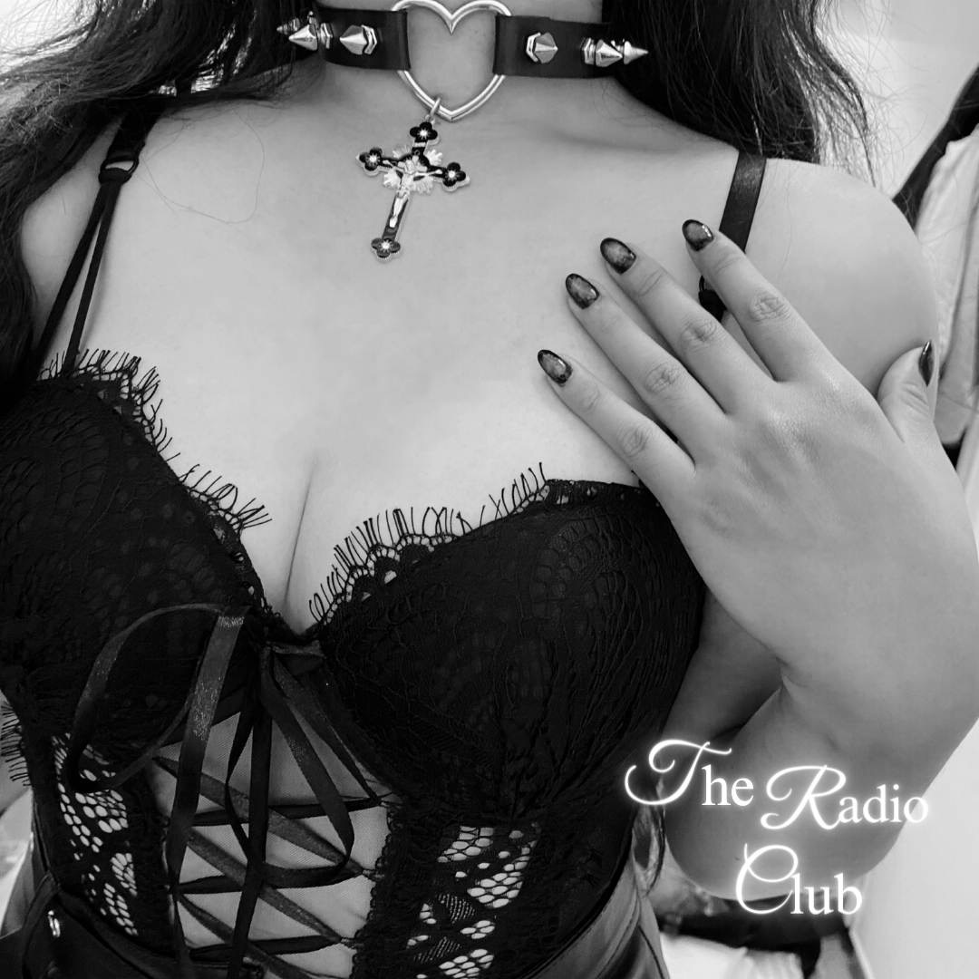 𝑻𝒉𝒆 𝑹𝒂𝒅𝒊𝒐 𝑪𝒍𝒖𝒃 Constantine ✟康斯坦汀 卯釘朋克十字頸鏈chocker