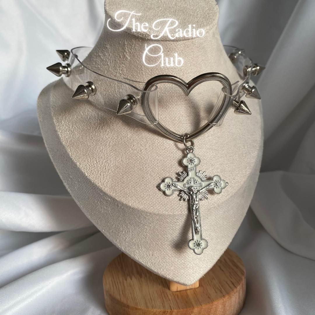 𝑻𝒉𝒆 𝑹𝒂𝒅𝒊𝒐 𝑪𝒍𝒖𝒃 Virgin Mary ✟ 純真瑪麗 卯釘哥德龐克十字頸鏈choc