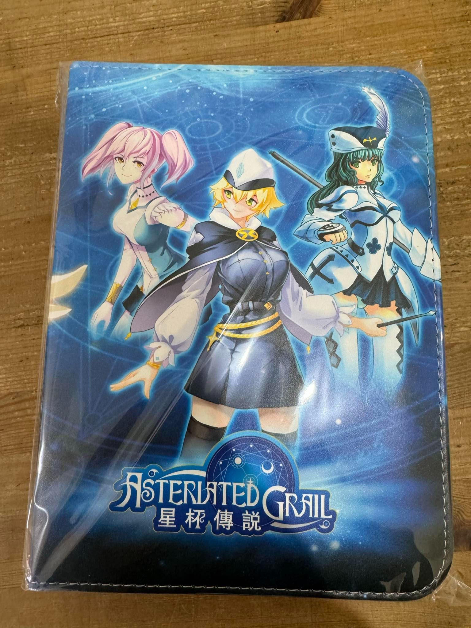 聖系卡冊 星杯傳說十週年 新版卡冊，約可320張牌卡