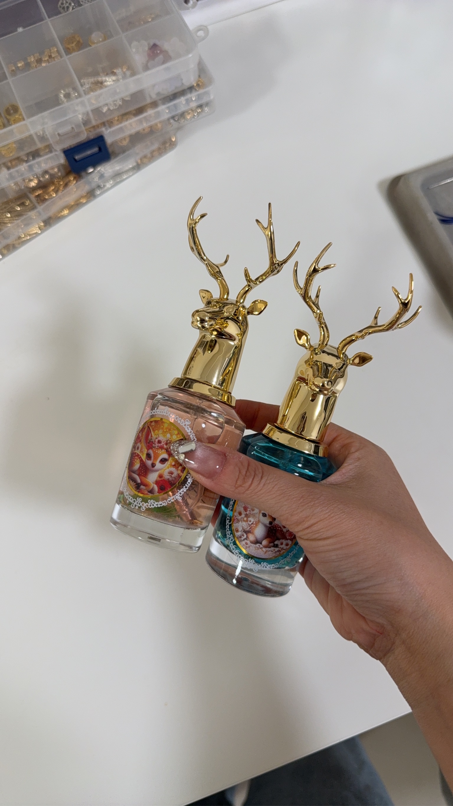 現貨New款，癡心瘋的一款😍😍麋鹿藍粉香水