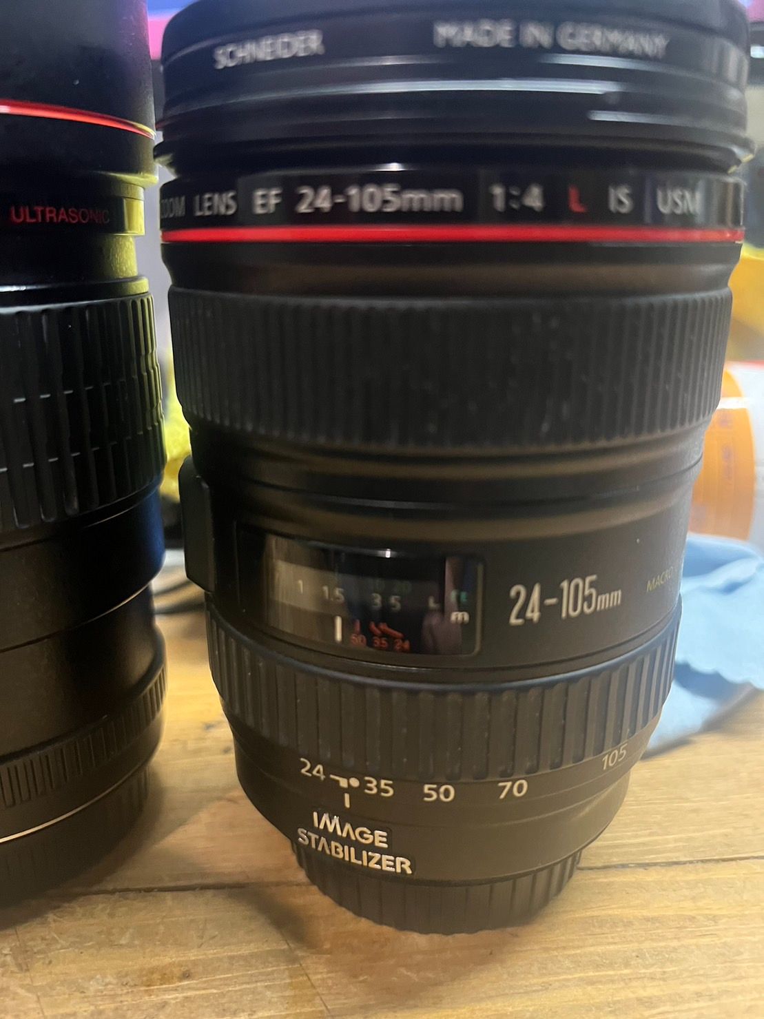 Canon EF 24-105 F4L USM 鏡頭有些霉絲， 不影響成像 ， 含遮光罩+UV保鏡+前後蓋