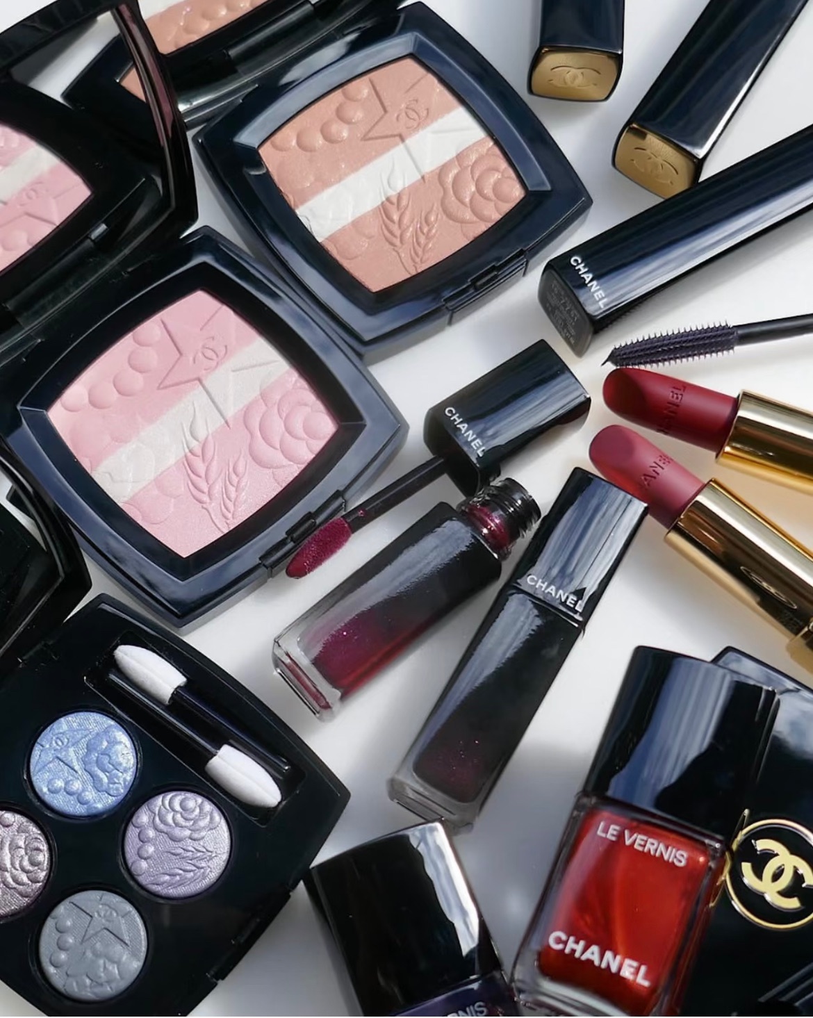香奈兒 2025聖誕限量彩妝 - 彩頰盤/四色眼影/指甲油/絲絨唇膏