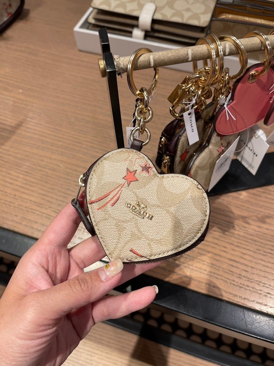＜台灣現貨＞COACH 愛心零錢包吊飾