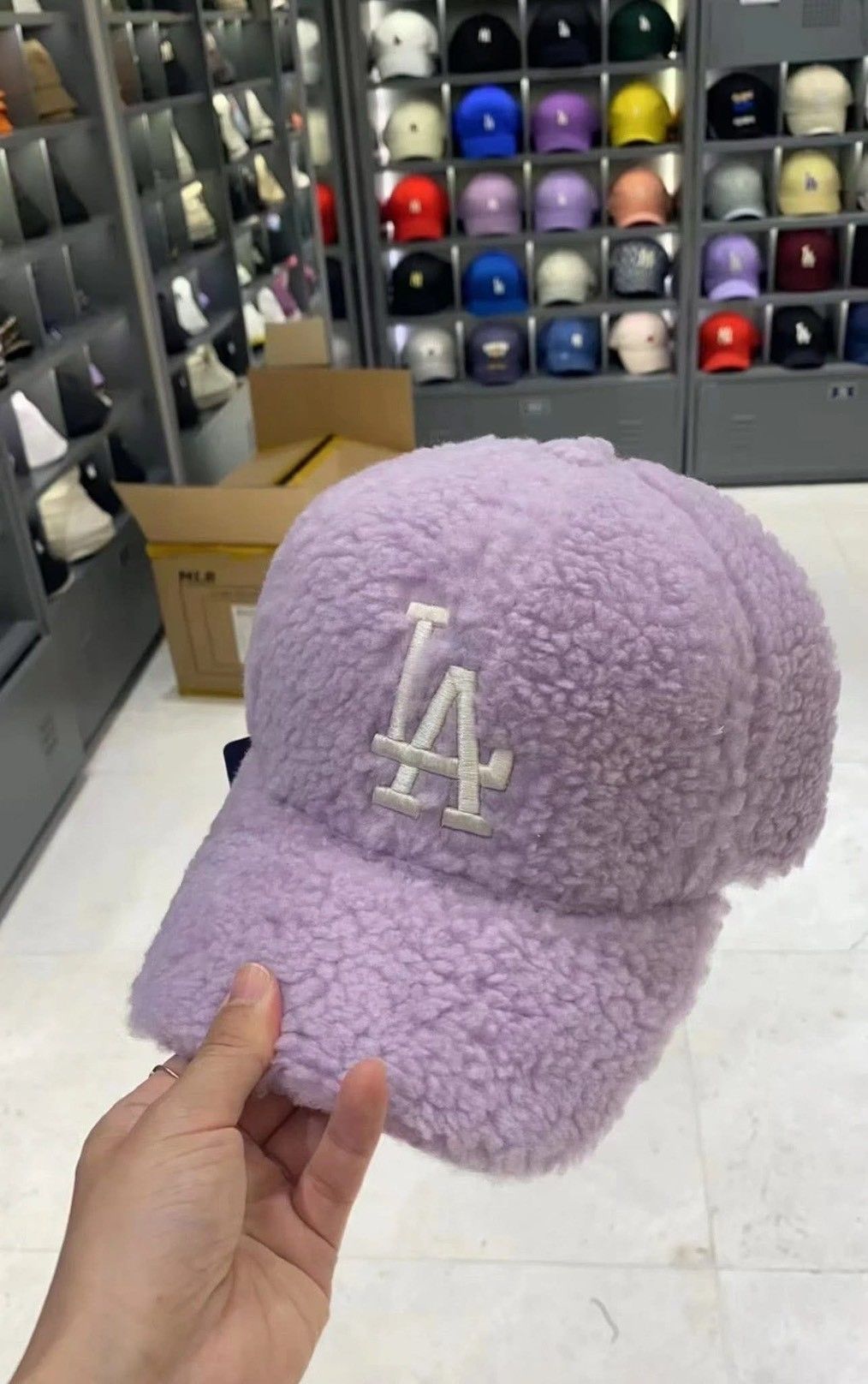 ＜台灣現貨＞ MLB 立體 LA 白色刺繡羔絨薰衣草紫毛毛老帽