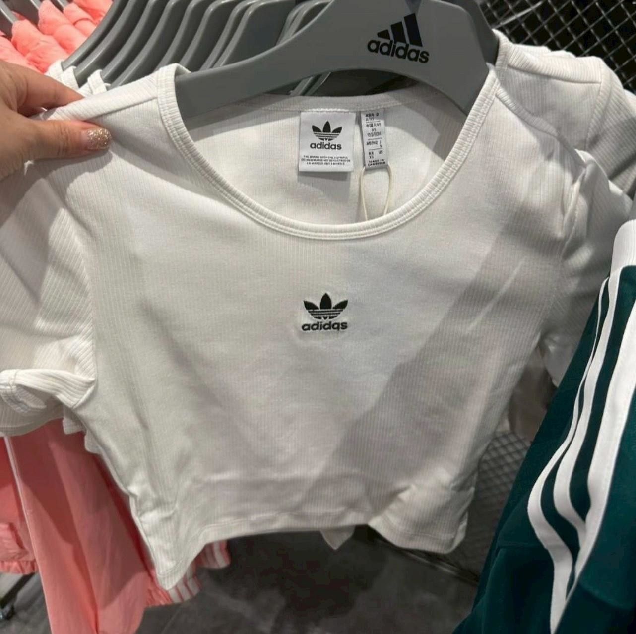 ＜台灣現貨＞ADIDAS 三葉草女大人短T