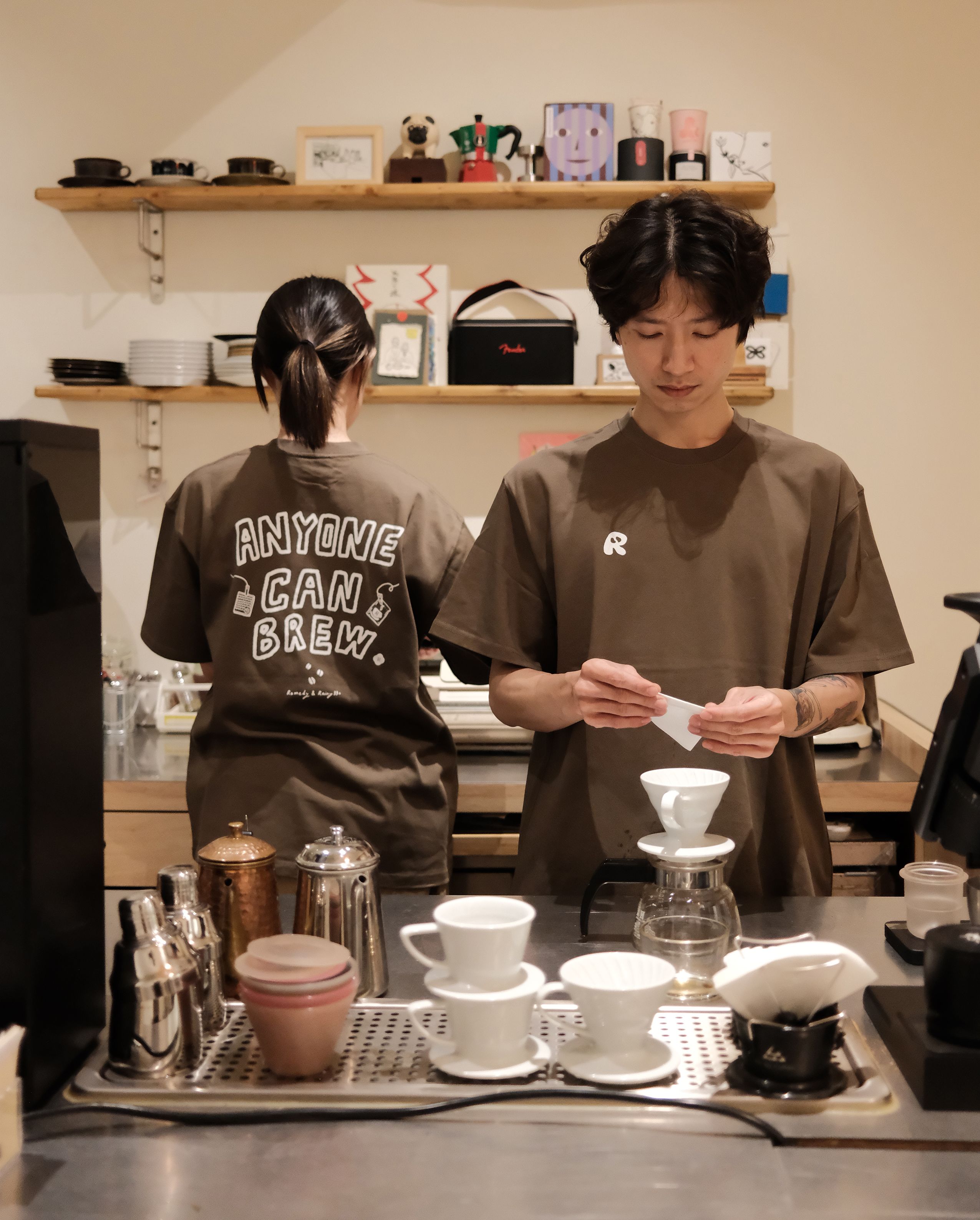 ｜ANYONE CAN BREW Remedy ＆ Rainy 330 聯名 T恤｜ 松茸色 預購免運！！！