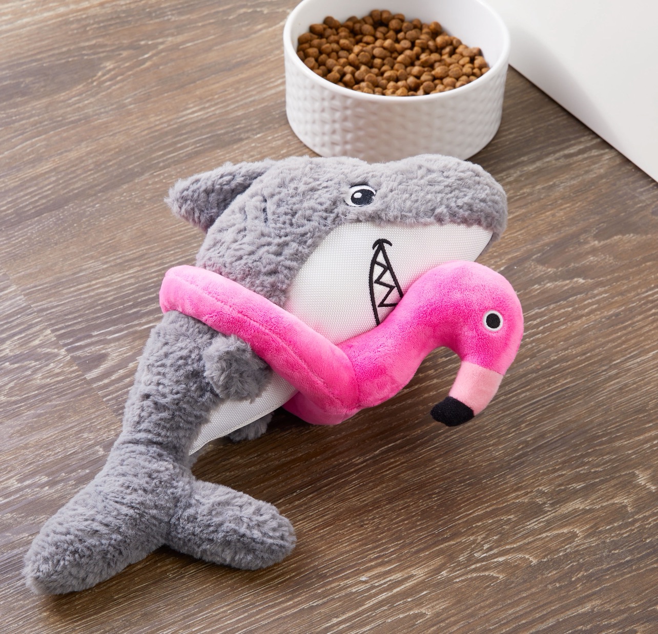 鯊魚的游泳圈🛟  有啾啾聲蠻大隻