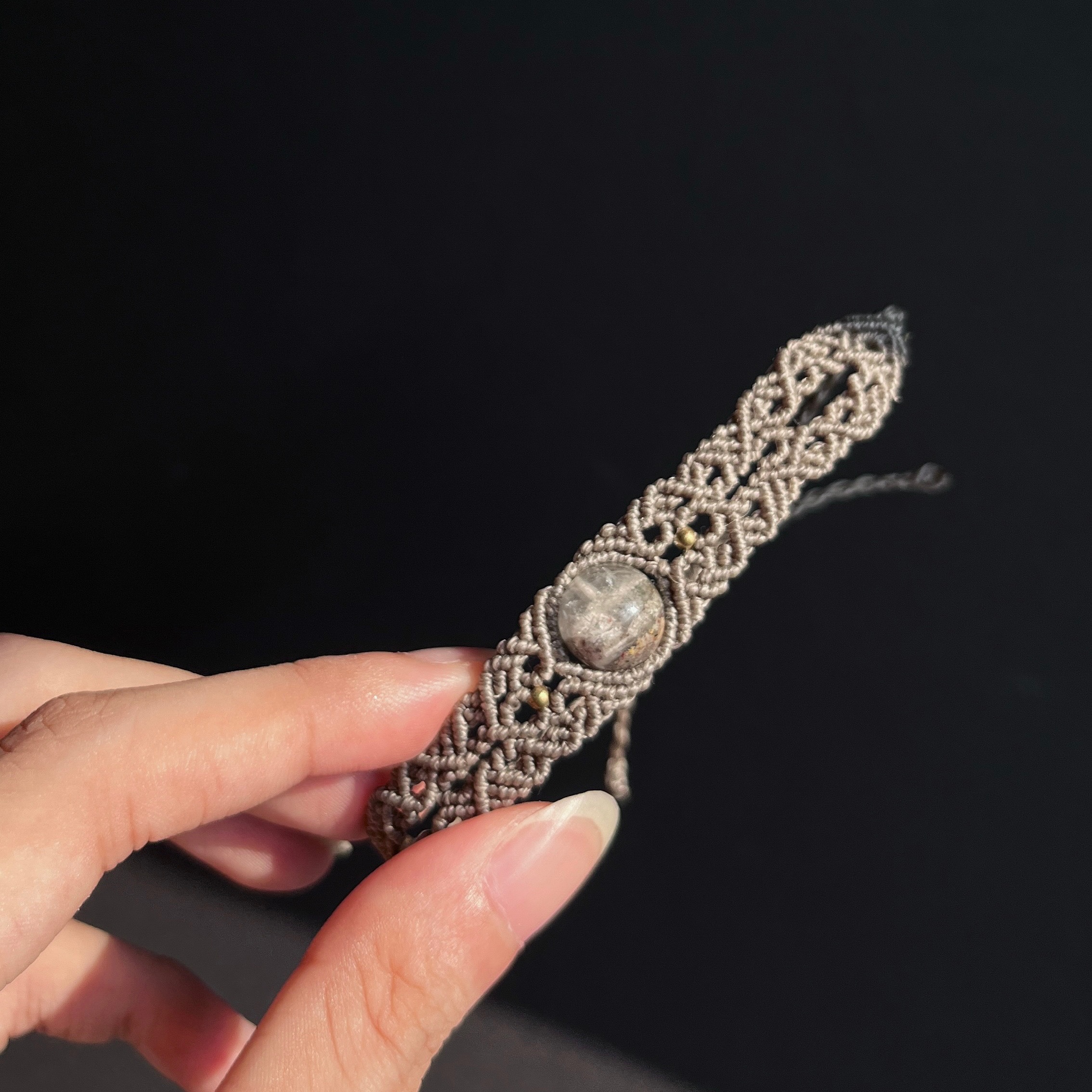 幽靈水晶 寬版圖騰編織手鍊