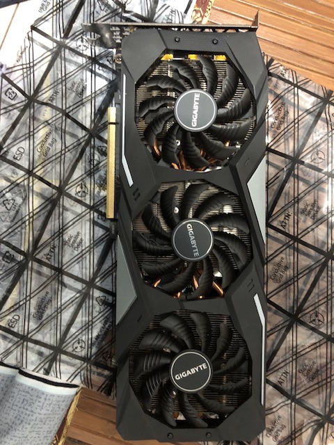 技嘉RTX2060 6G 三風扇