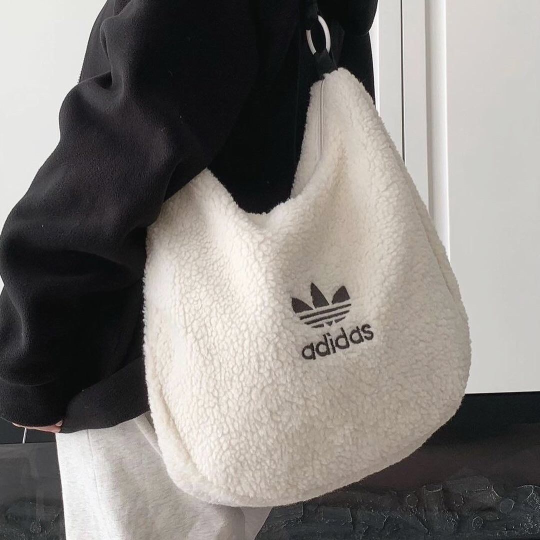 ＜預購＞A D I D A S  羊羔毛 肩背包 手提包 II3399