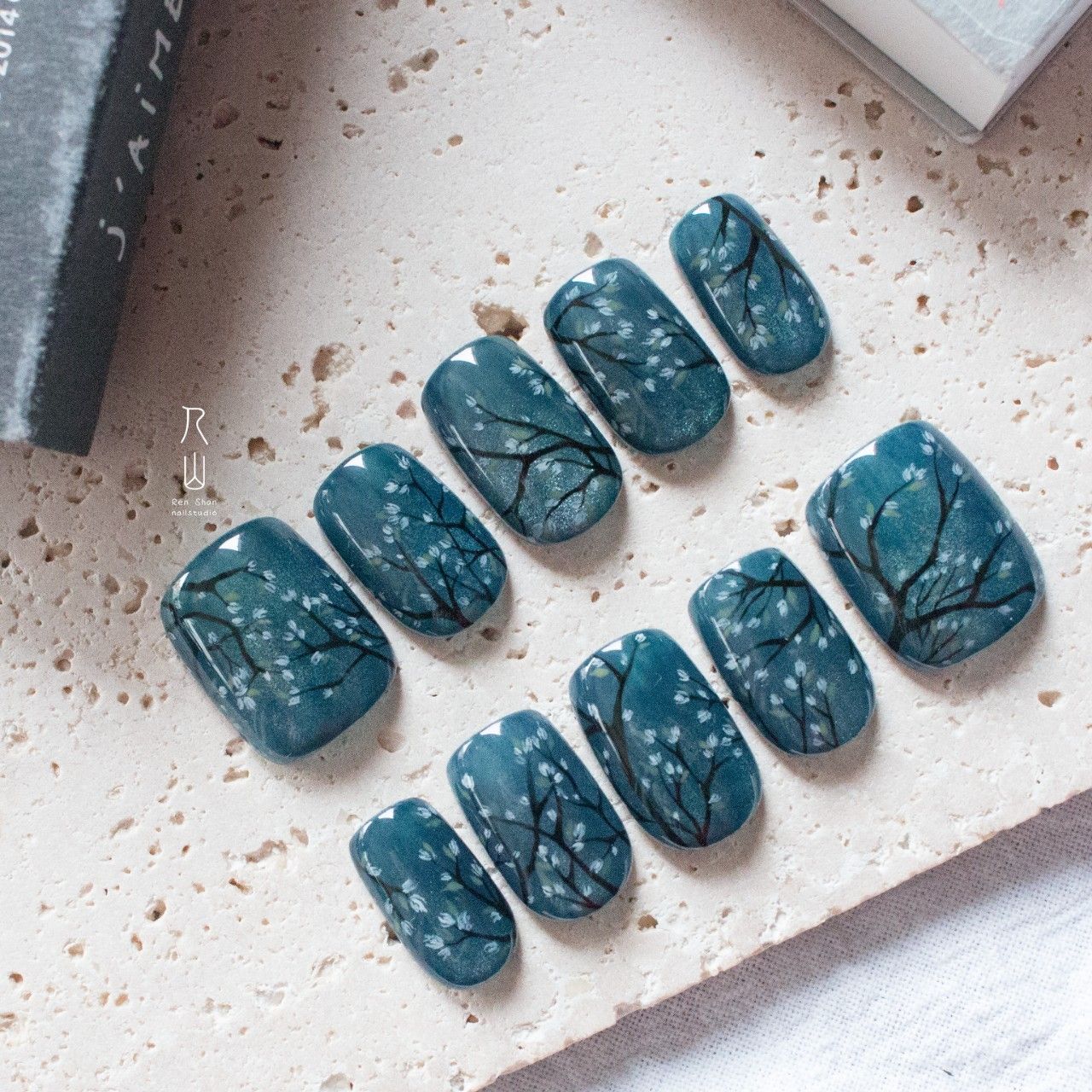 河漢樹影。穿戴甲