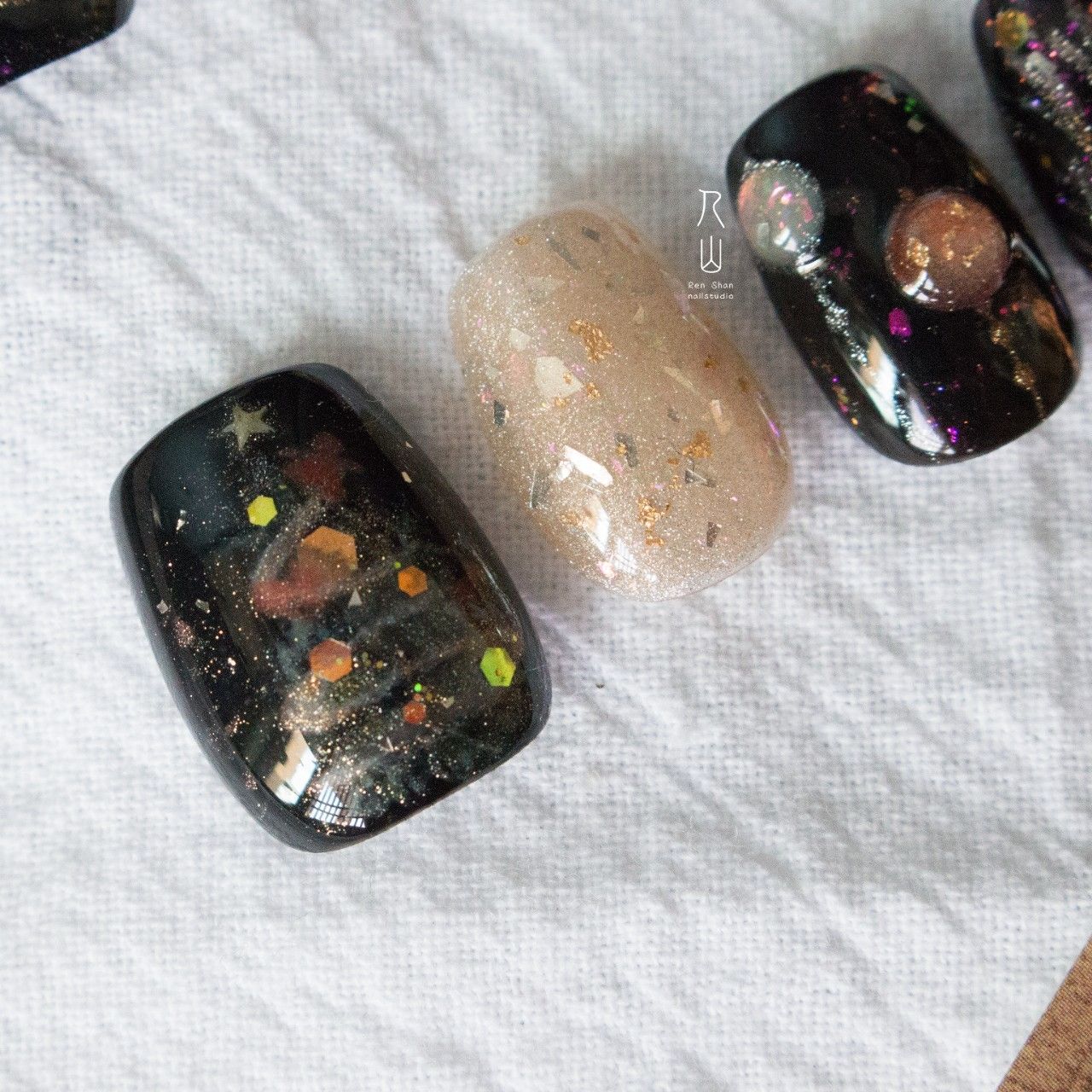 平安夜。穿戴甲