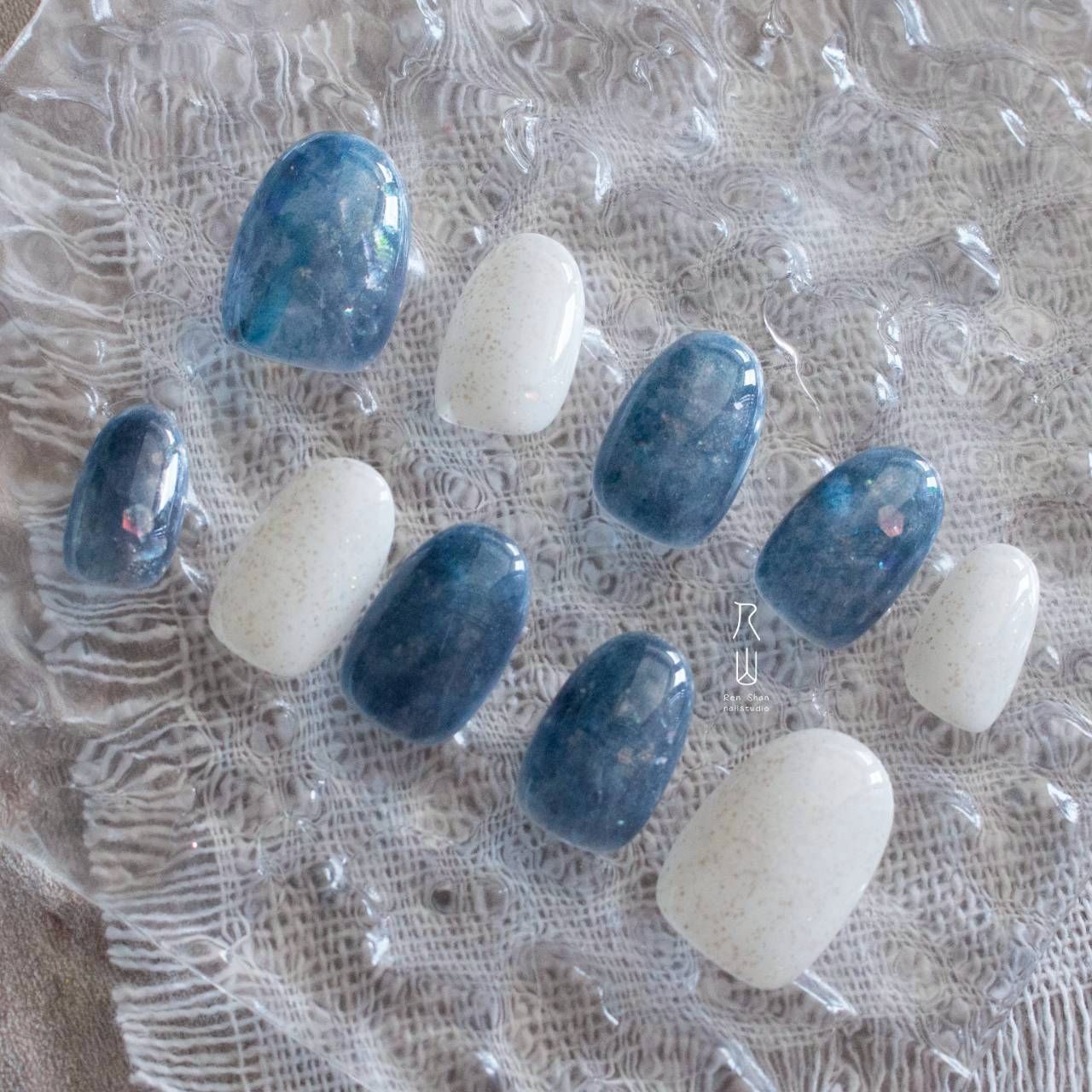 琉璃沙灘。手部穿戴甲