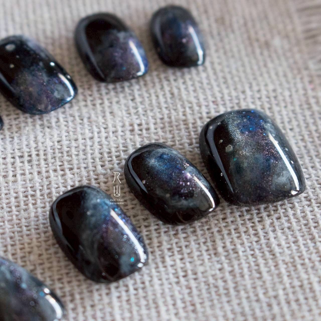 滿河星。穿戴甲