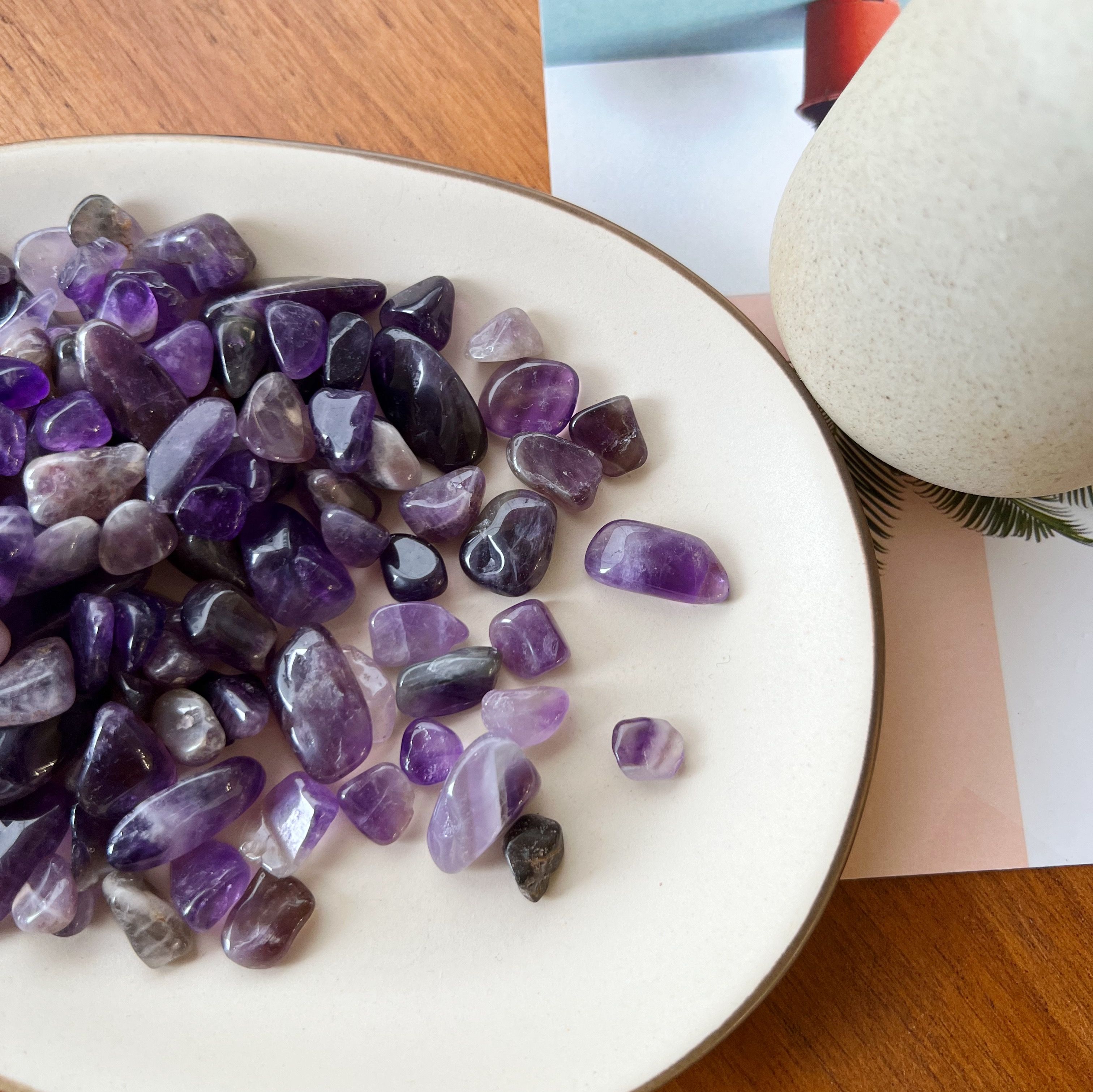 高品-紫水晶碎石-能量強-可放入淨化盆中增加淨化效果，並且增智慧、財運、醒腦、增加記憶力以及靈感力