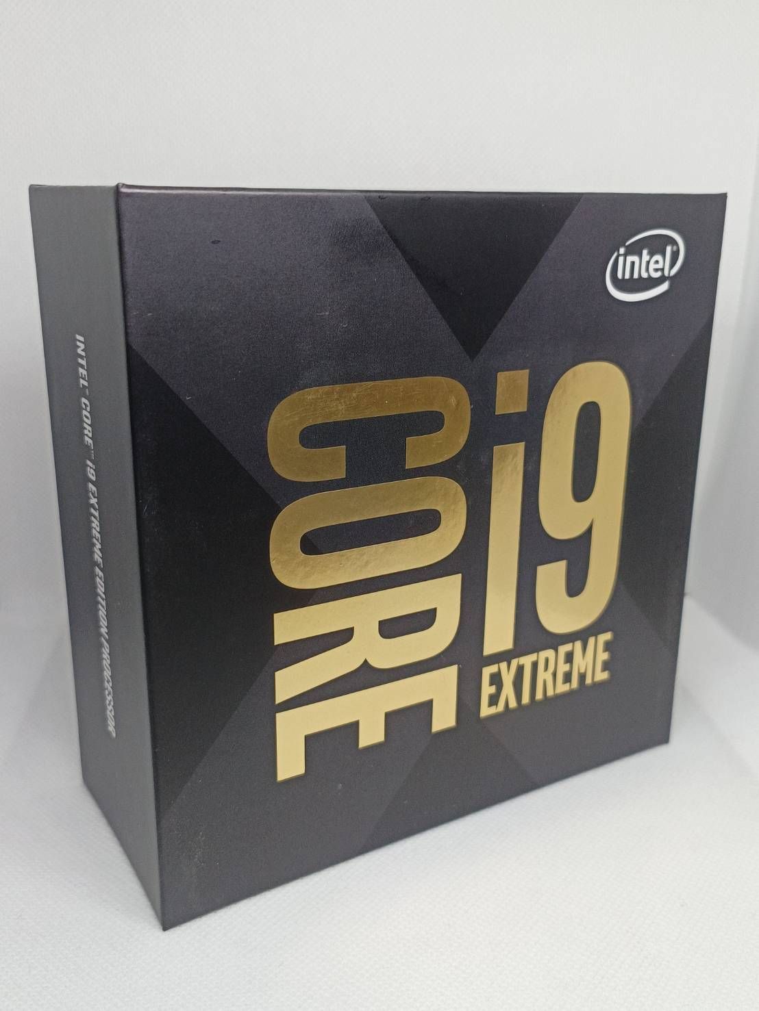 全新CPU  Intel® Core™ i9-10980XE 極致版處理器  #全新原廠盒裝 #保固到2025年7月