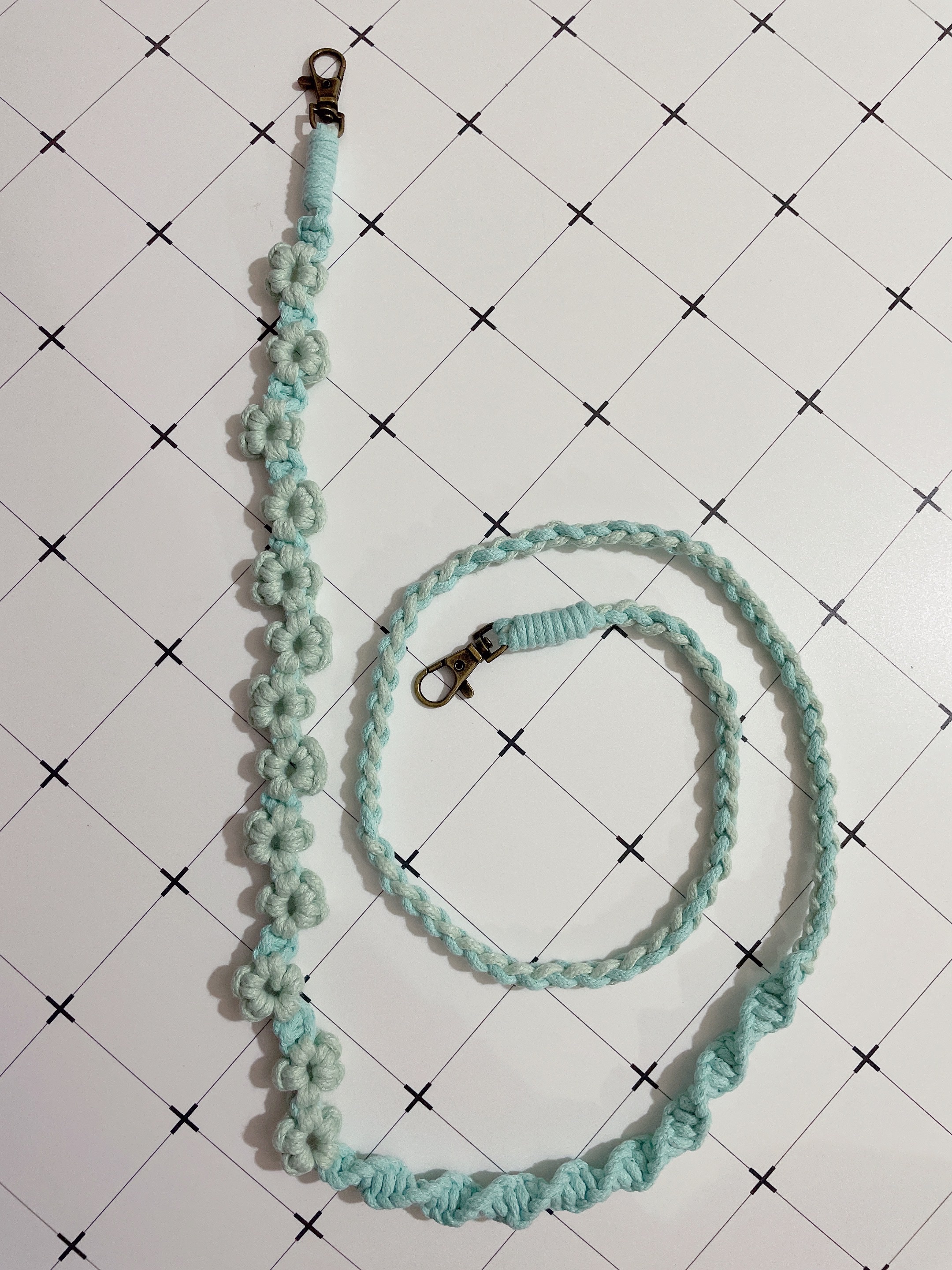 特惠出清款➡️跳舞扭扭花手機掛繩 湖水綠色系