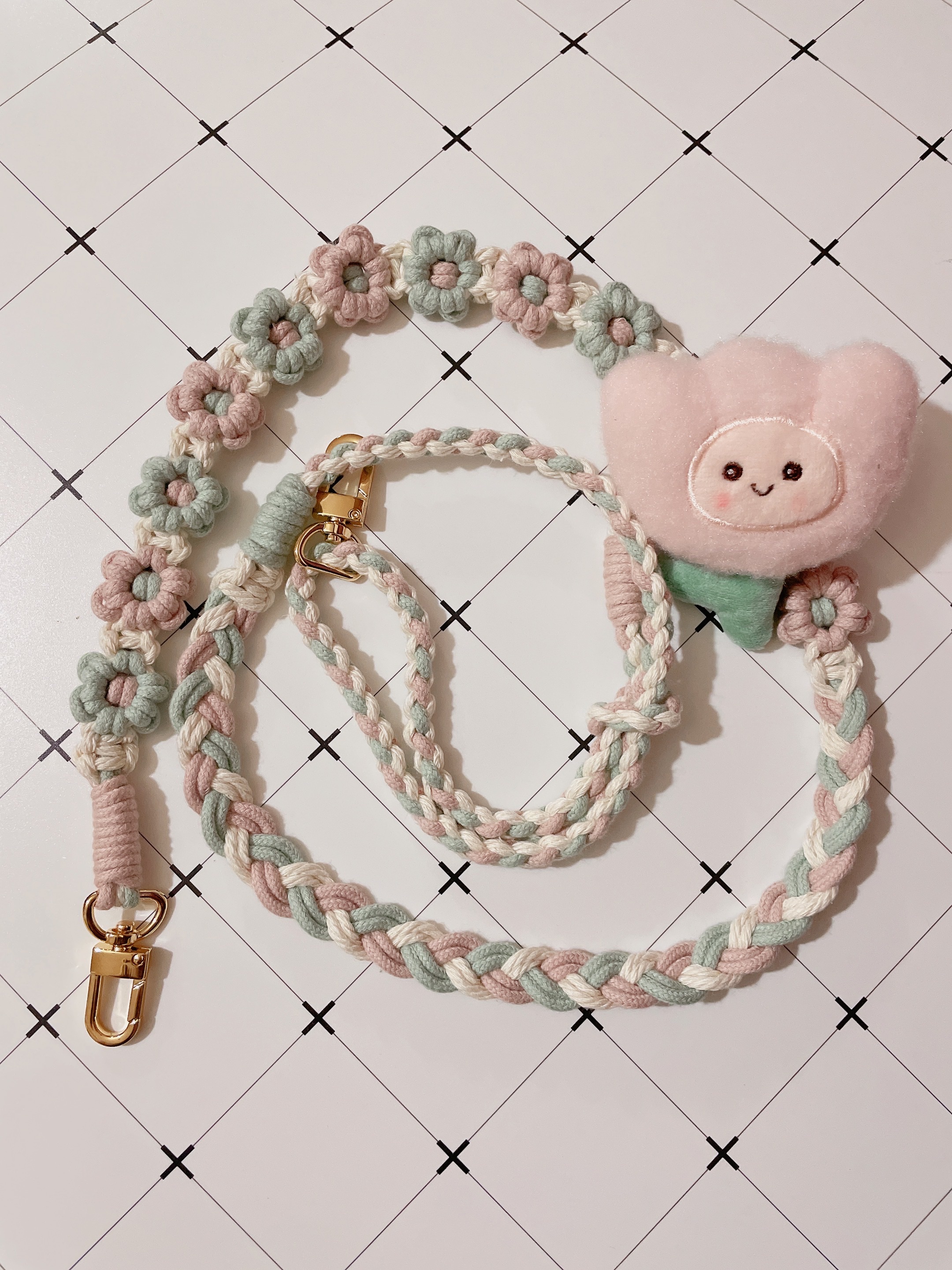 蜜桃彈珠汽水手機掛繩 手機繩 手機鏈 全手工花朵編織掛繩 全手工花花編織