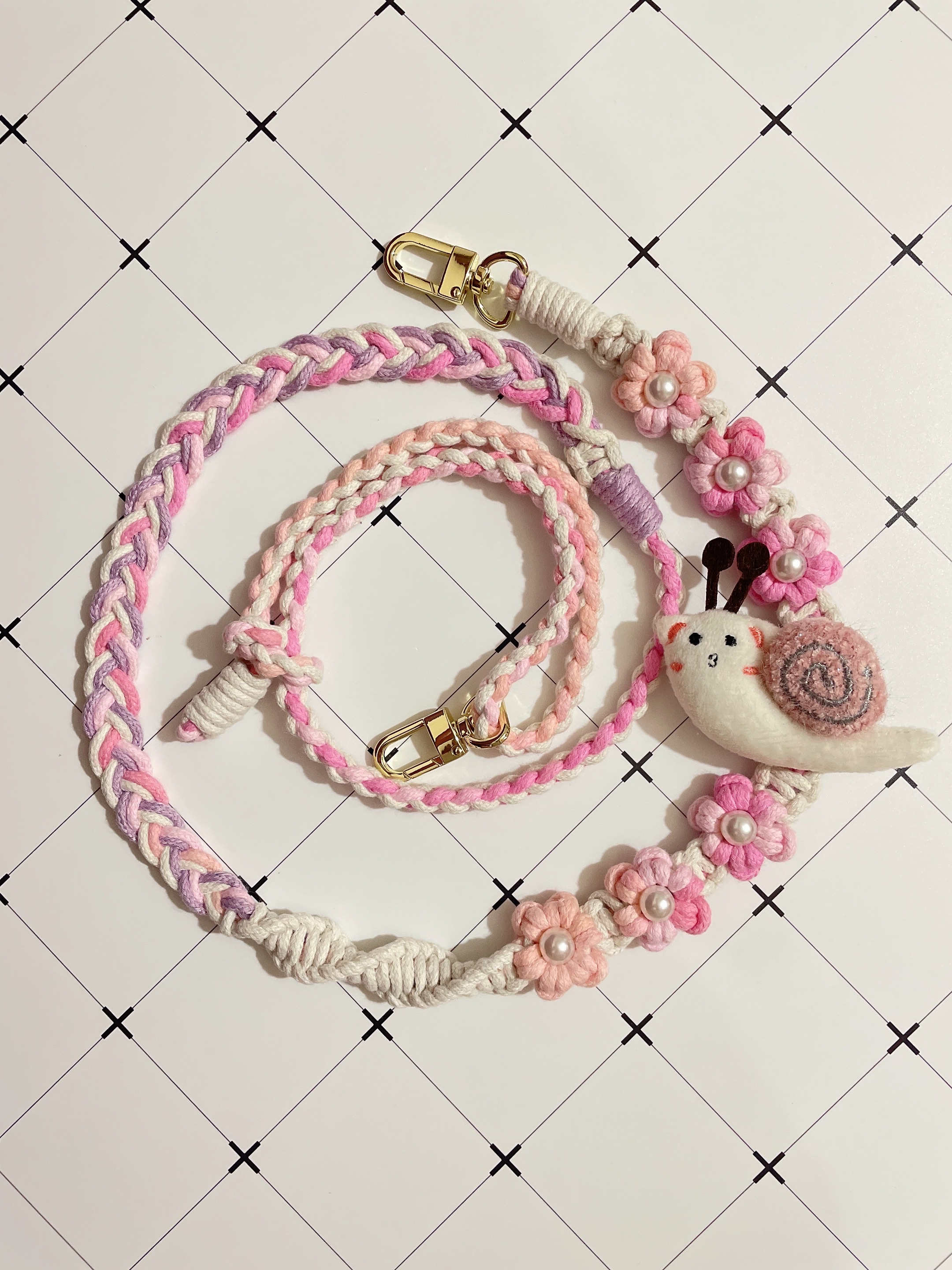 粉彩漸層珍珠花花手機掛繩 長度可調節 附胸針