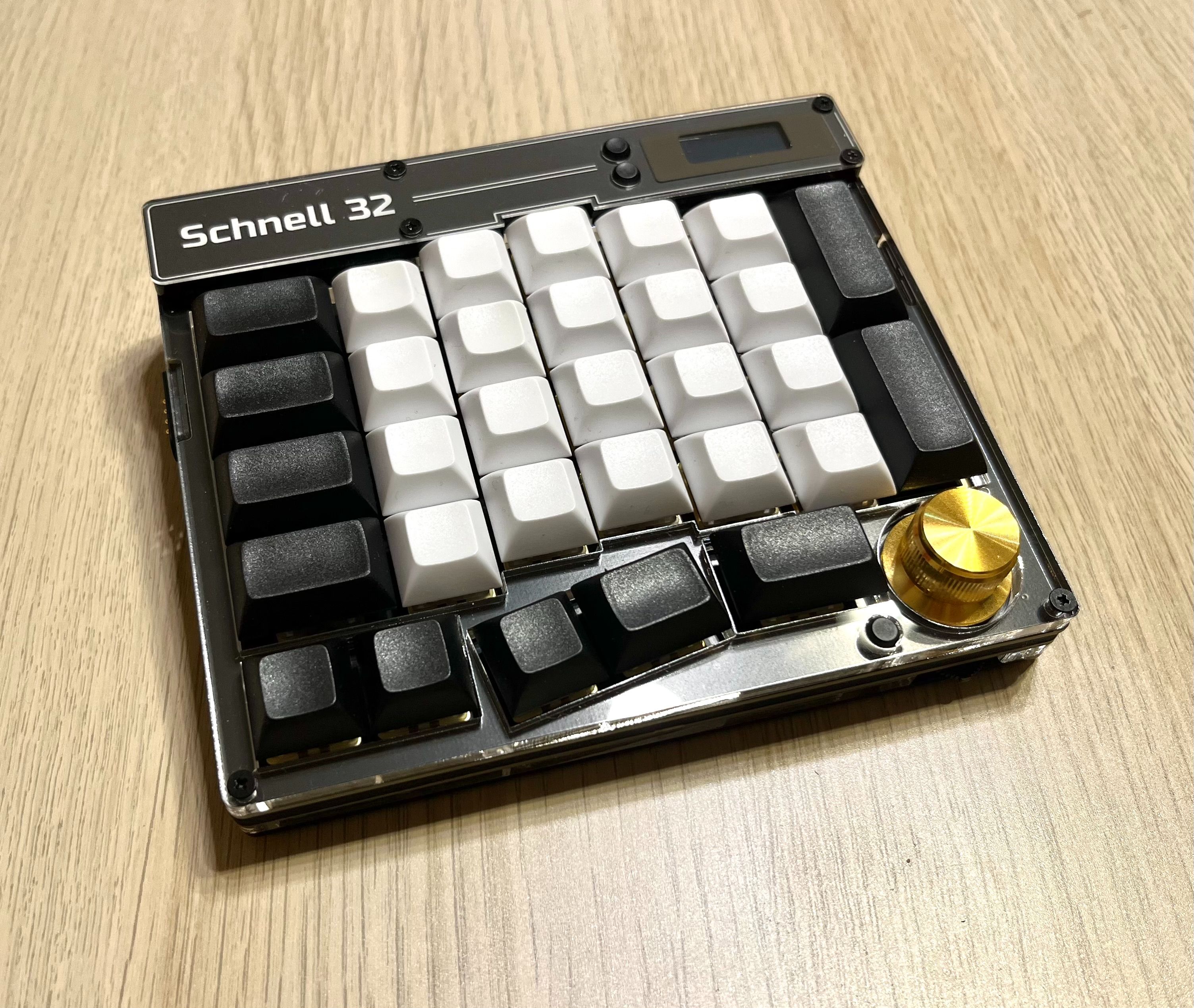 Schnell 32 單手快捷鍵盤（目前預計製作時間 2~3 周）