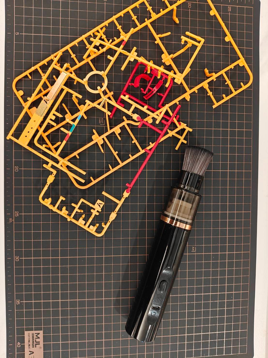 無線type c充電式 桌面型超刷毛刷+扁頭 吸塵器