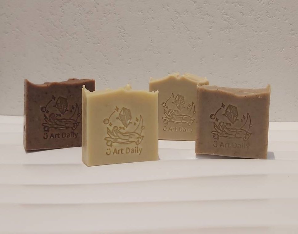 精心攪拌的手工皂 ~ 買4送1（隨 機款）  ~