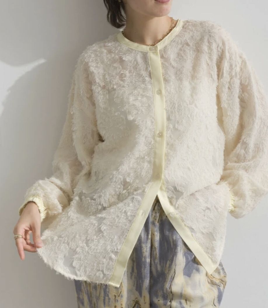 🇯🇵小仙女🧚‍♀️ 刺繡花朵2way羽毛感襯衫（三色）