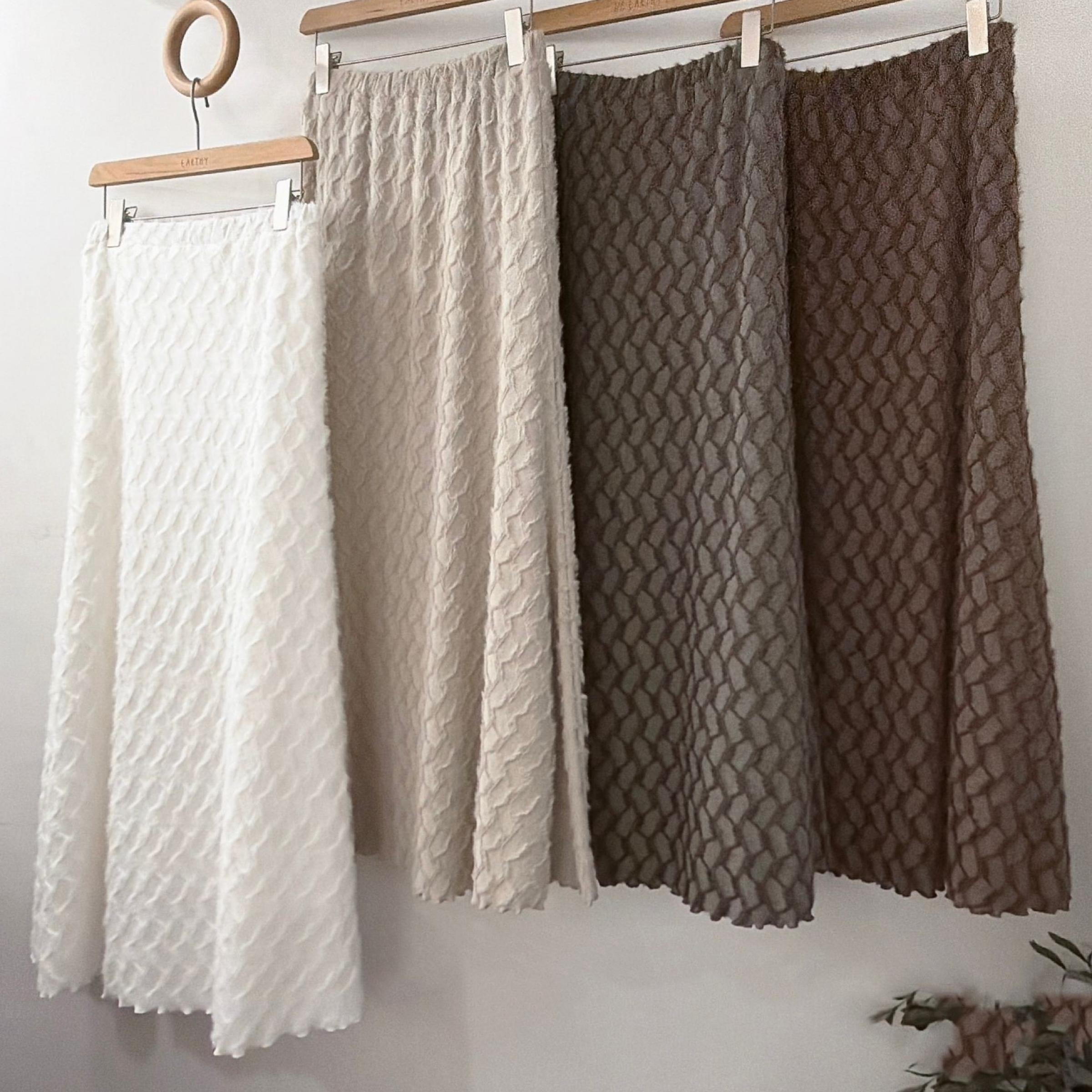 超顯瘦！自留毛毛半身裙（共四色）