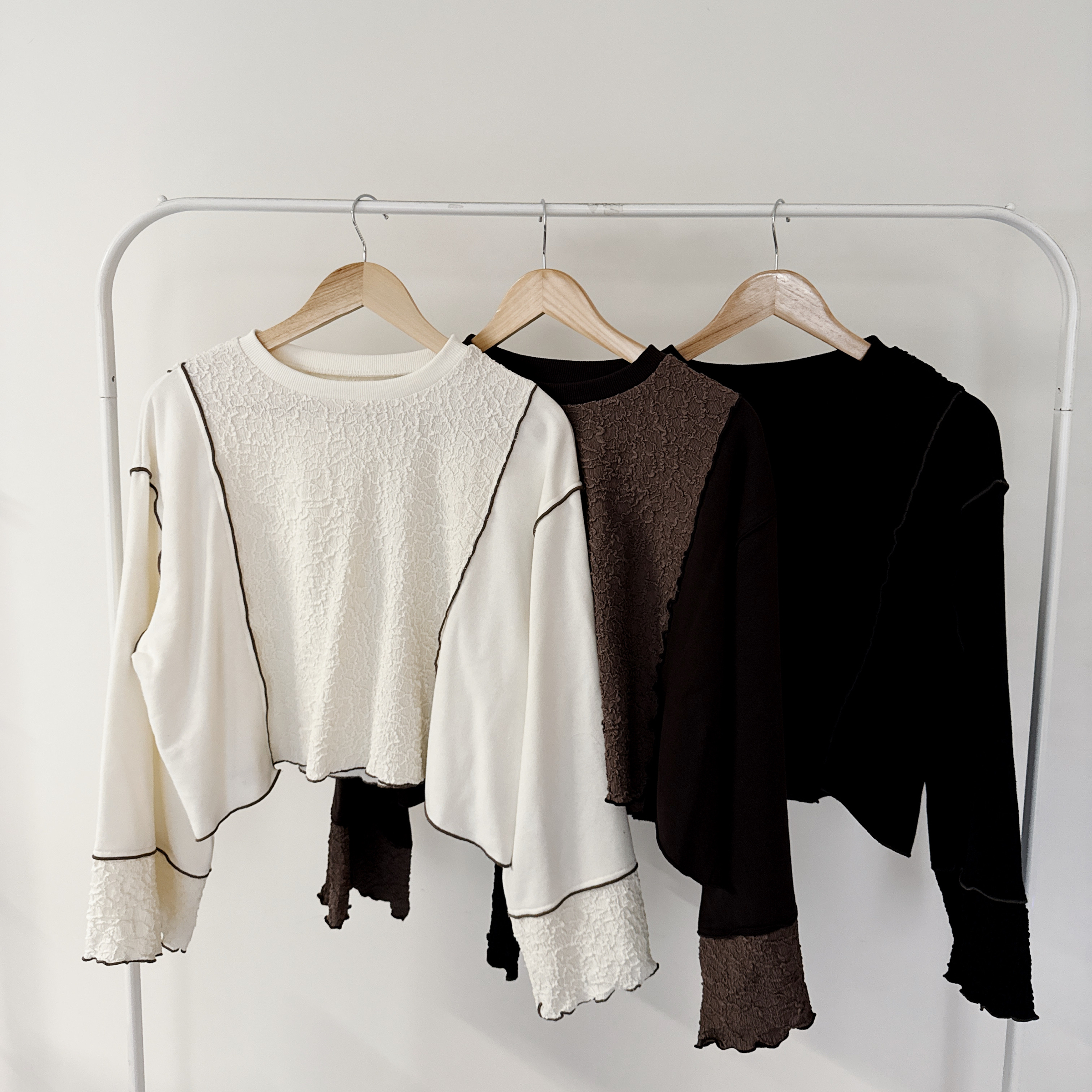 🇯🇵小撞色木耳邊拼接上衣（共三色）