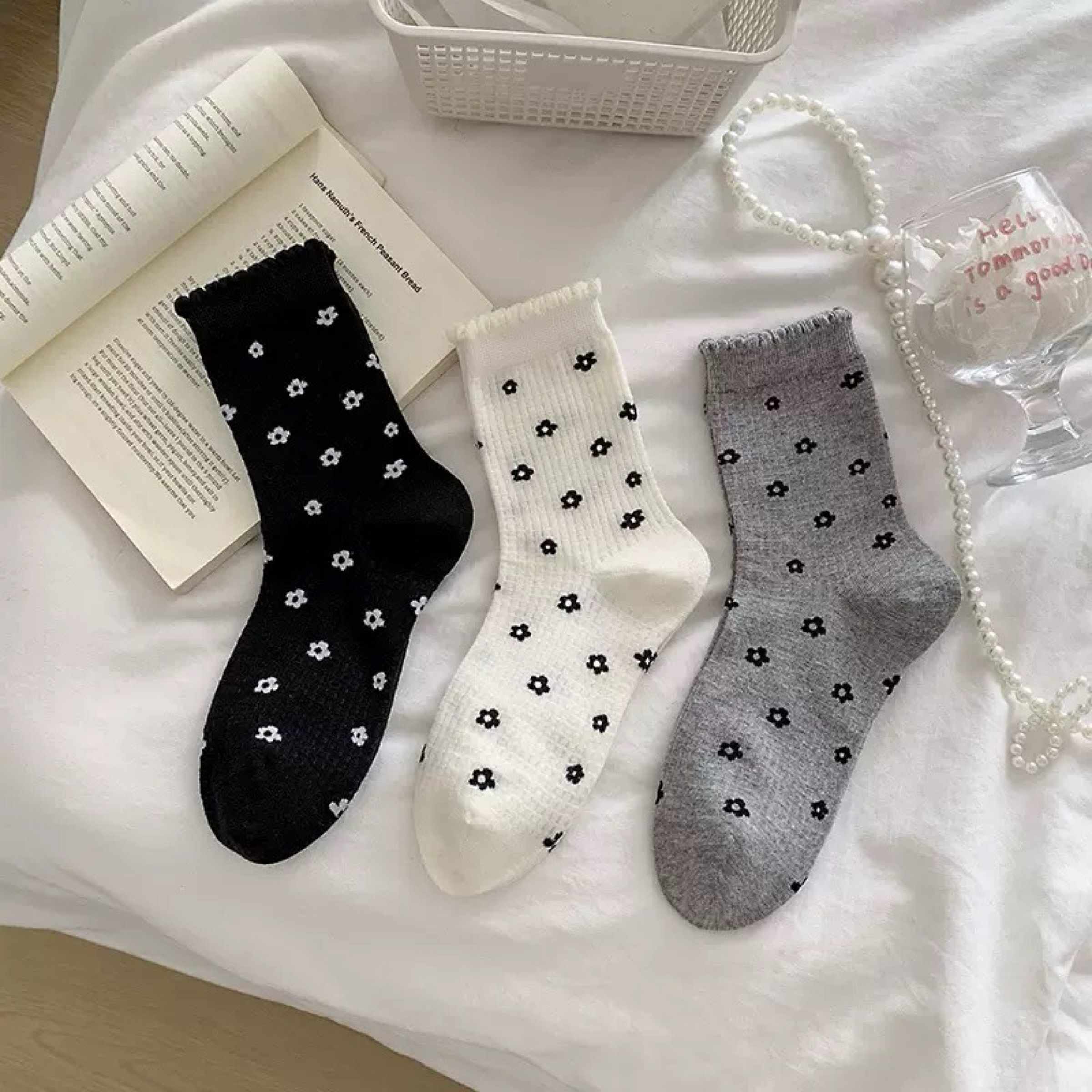 鬆餅小花木耳邊襪（共三色）