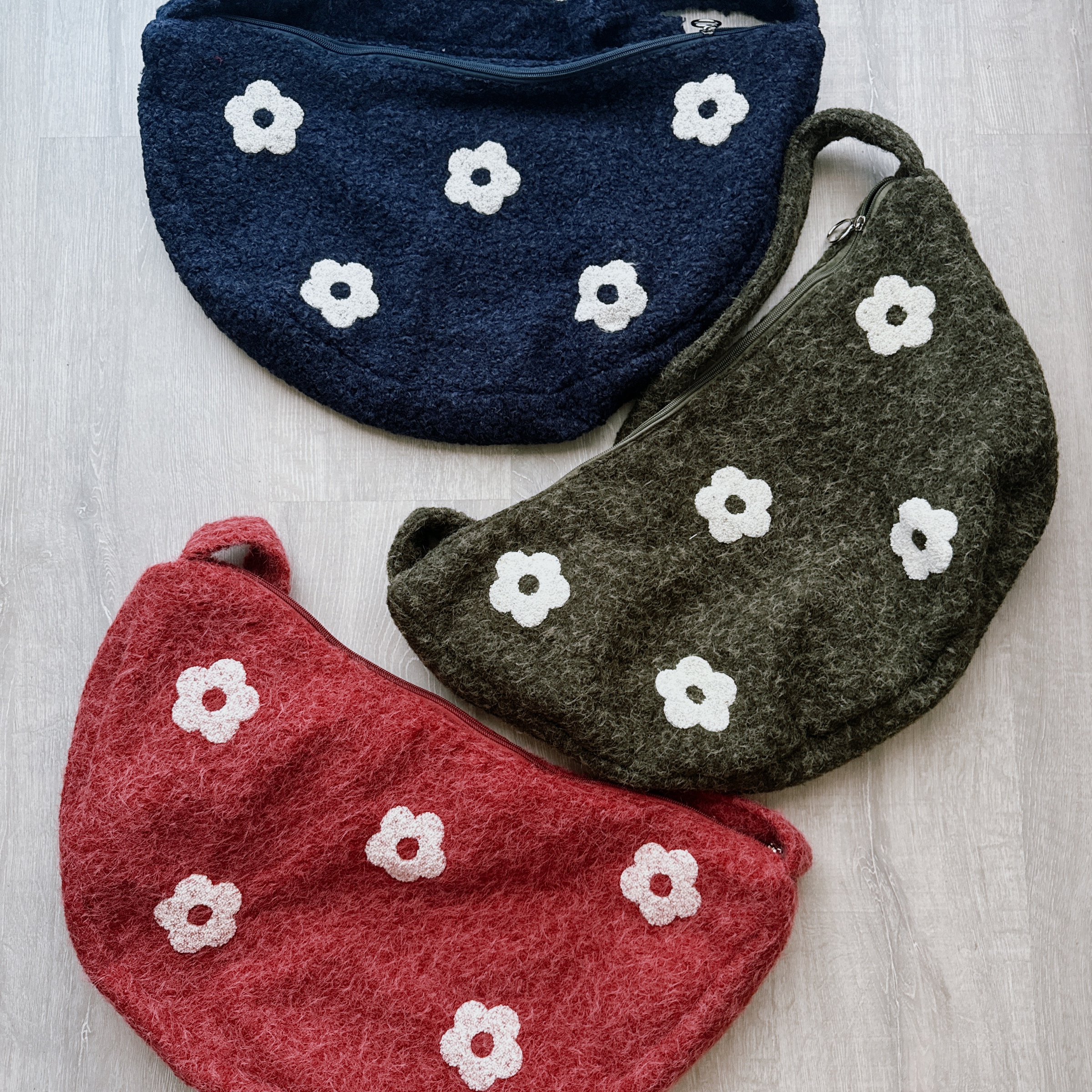 心花朵朵開🌸毛絨側背包（共三色）