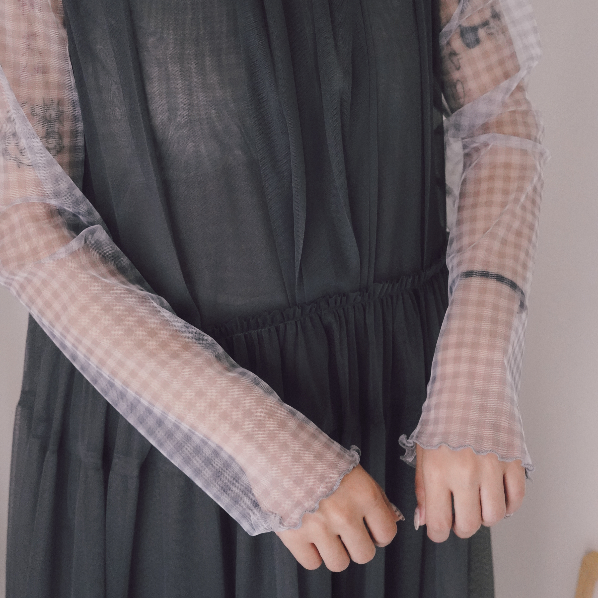 透膚格紋內搭上衣（共四色）