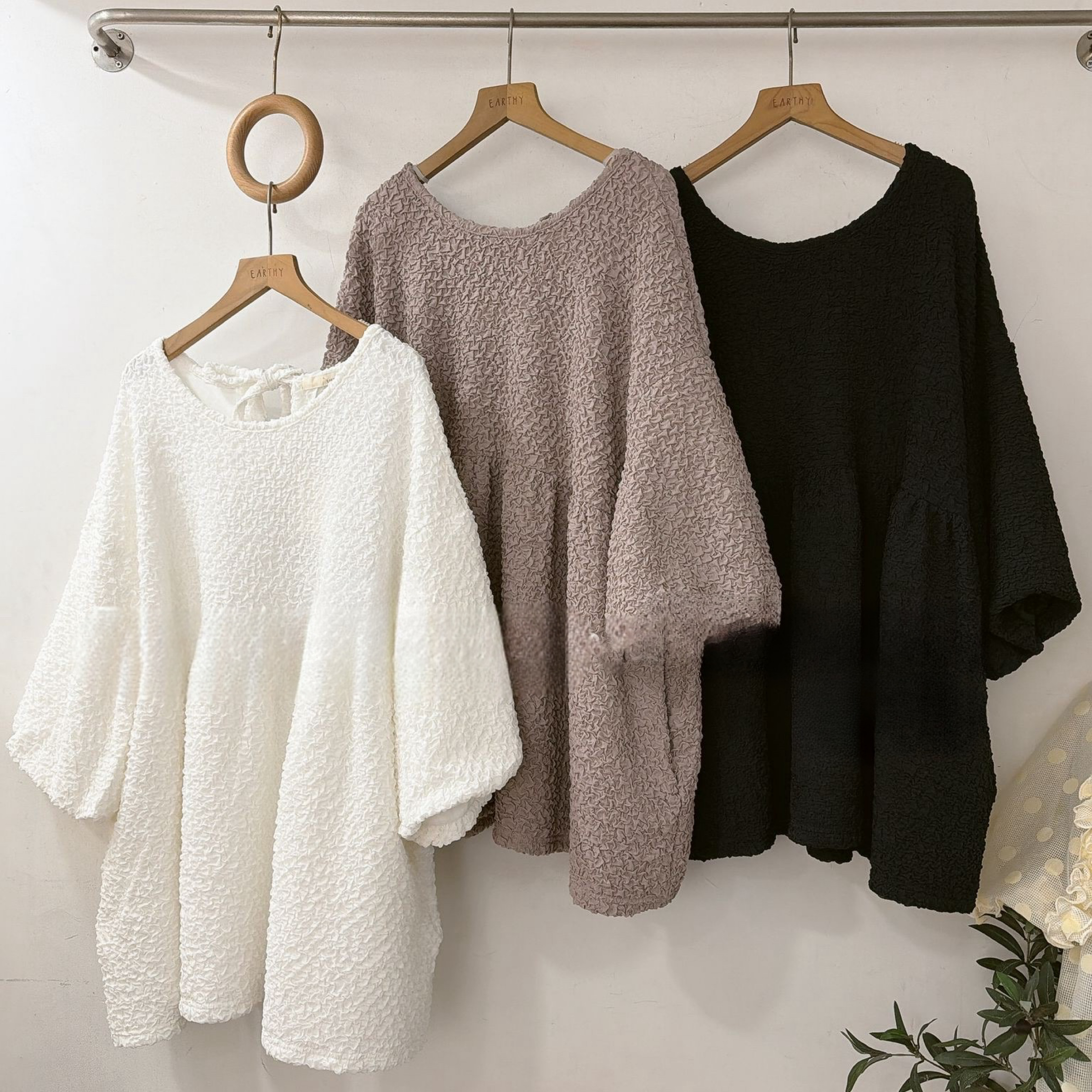 泡泡袖後綁帶上衣（共三色）