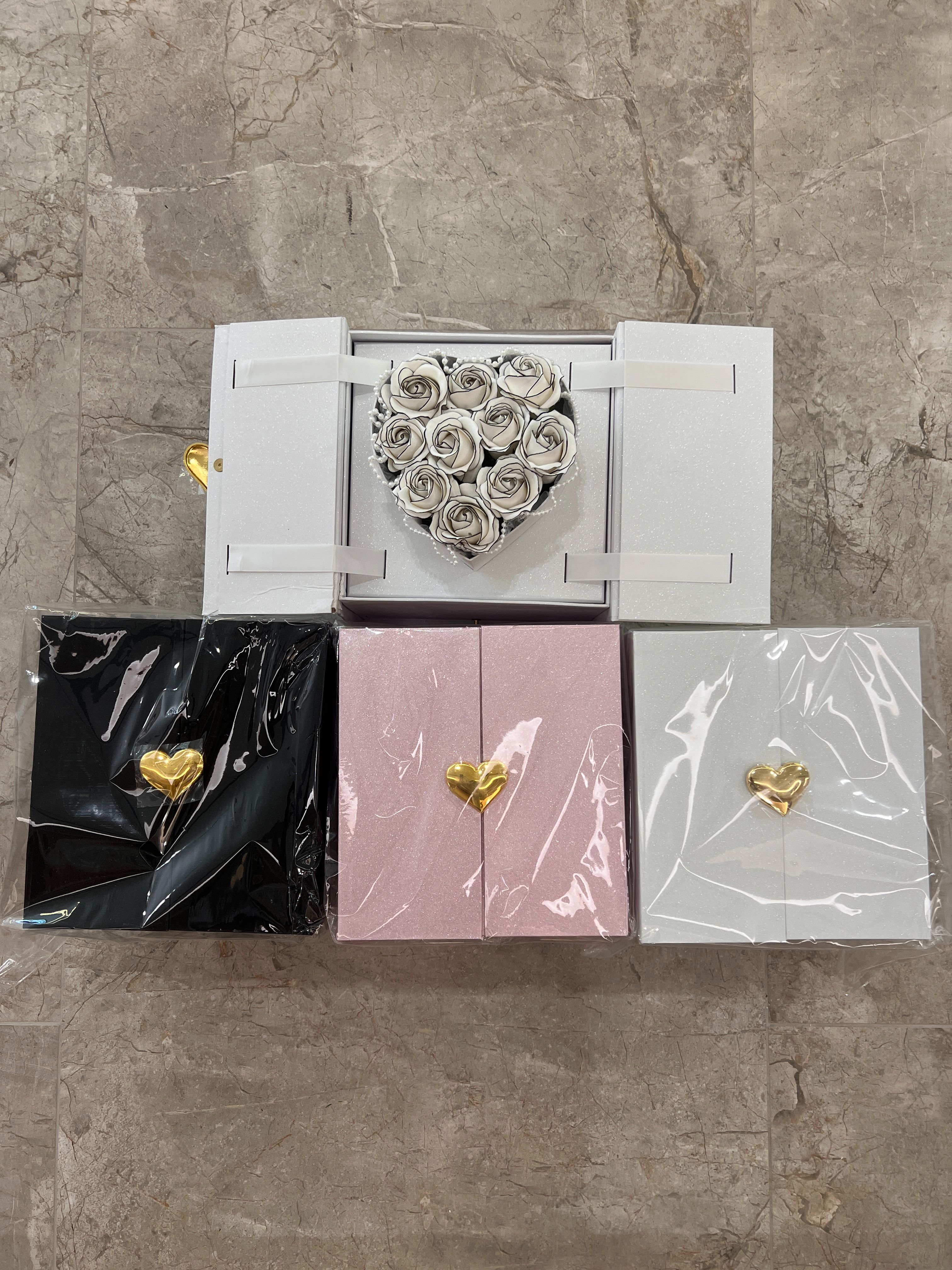 上升愛心禮物盒