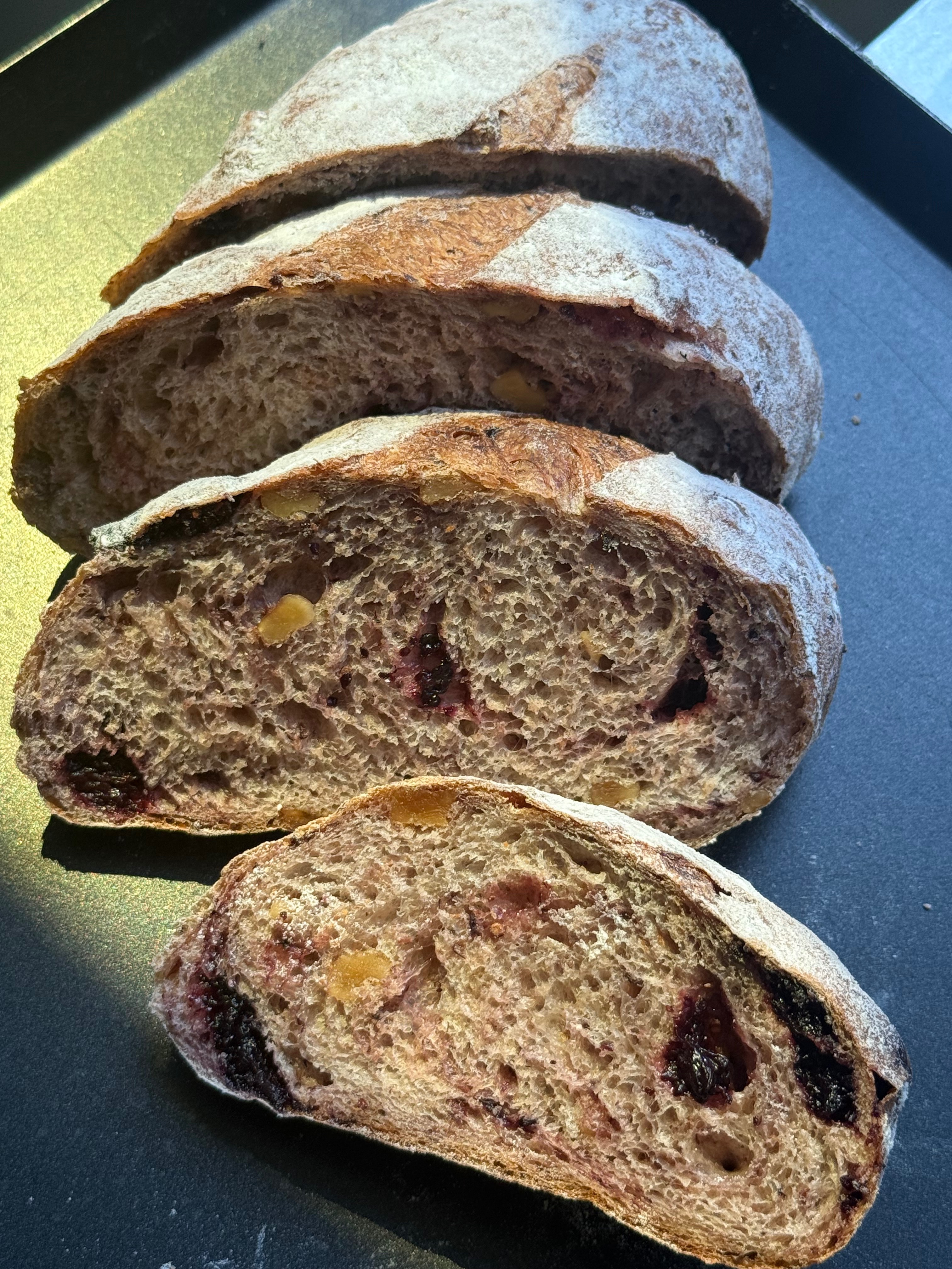 桑椹核桃裸麥歐式麵包