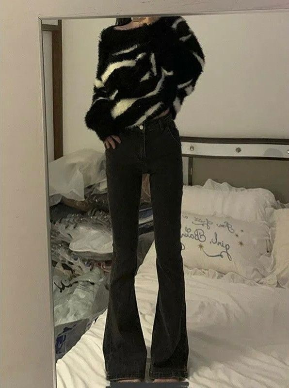 黑色高腰顯瘦微喇叭牛仔褲